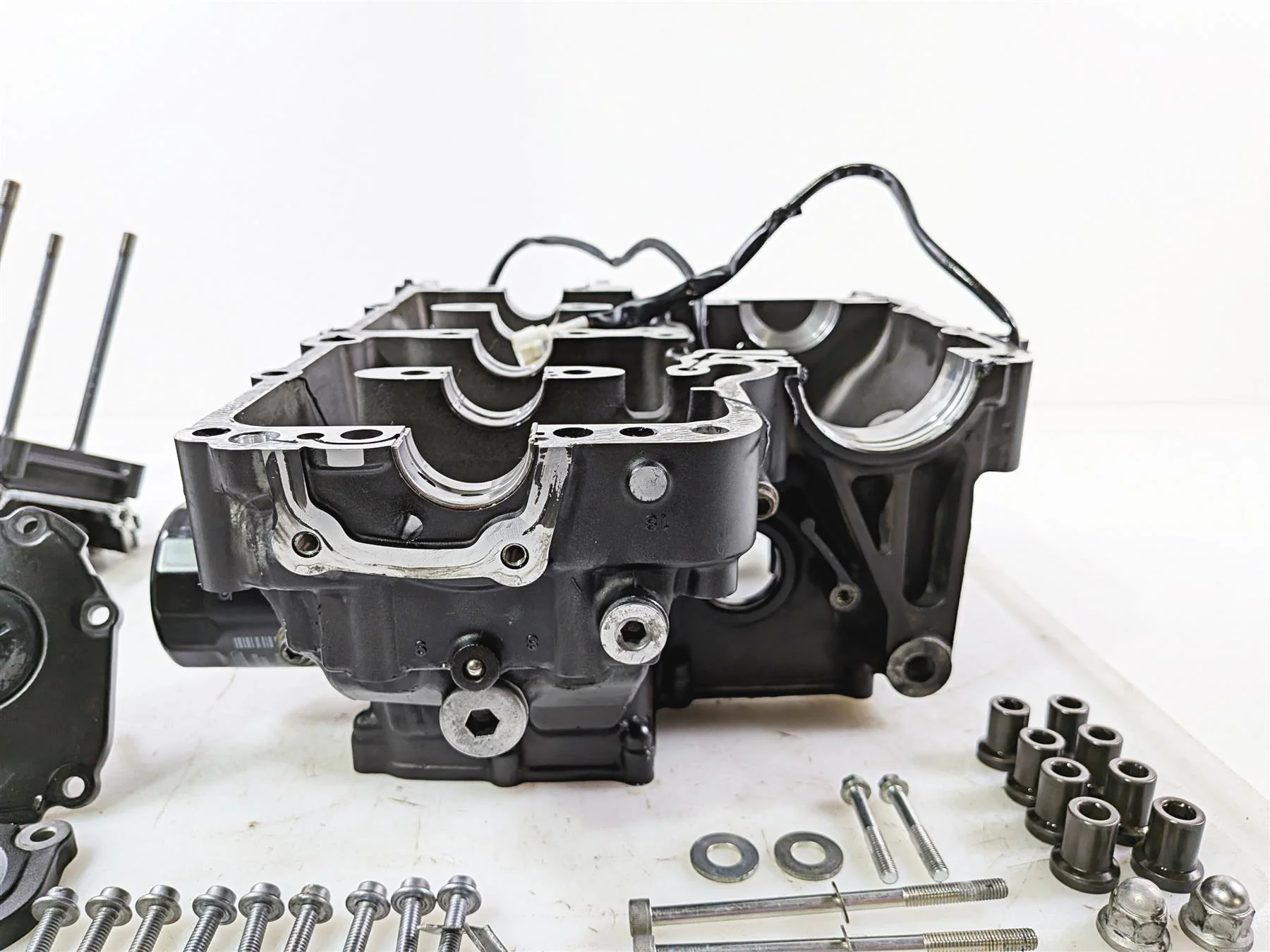 2008 Yamaha YZF R1 RN19 Engine Crank Case Set N516E 4C8-15100-00-00 4C8-15100-19 - Image 10