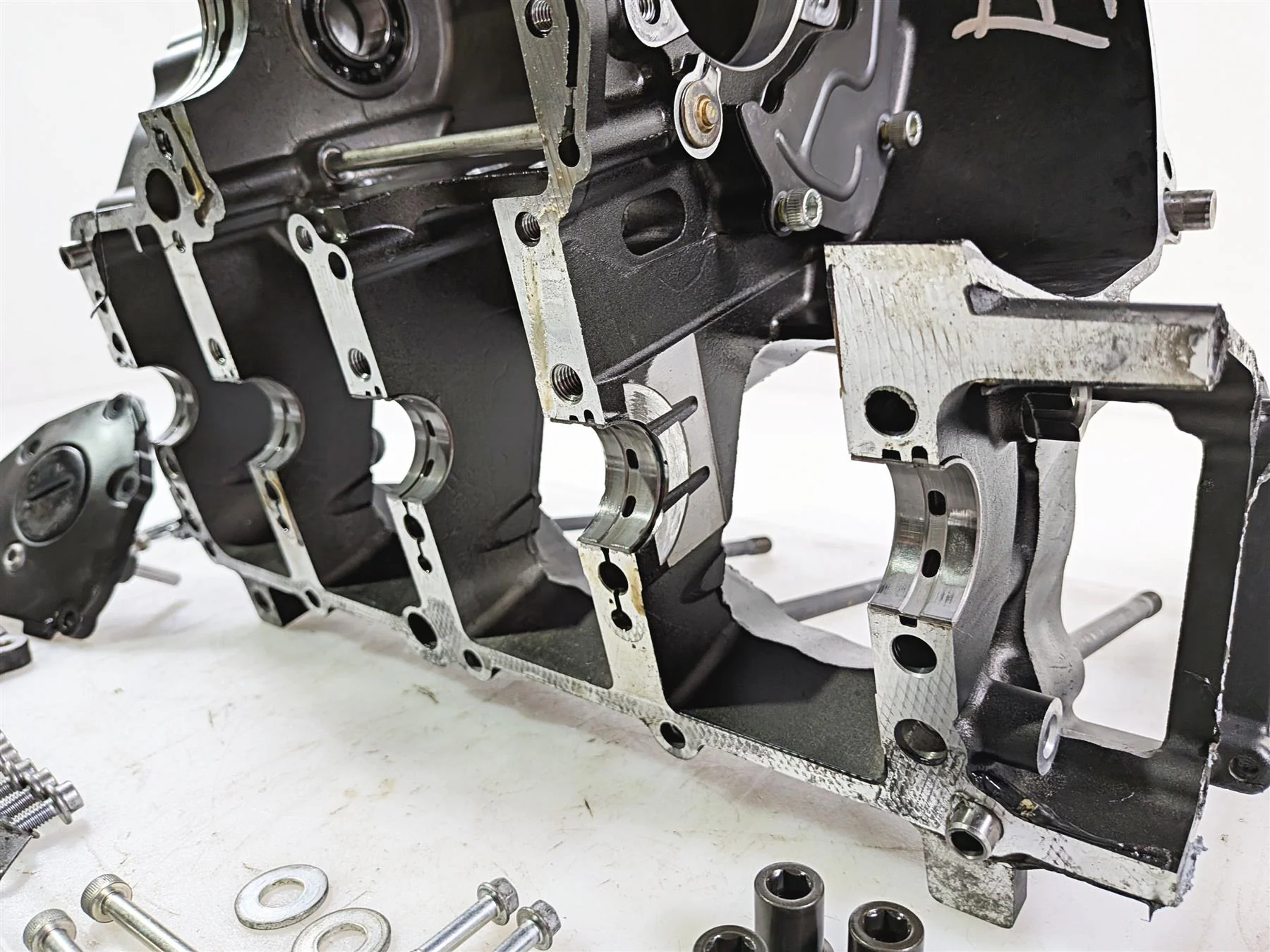 2008 Yamaha YZF R1 RN19 Engine Crank Case Set N516E 4C8-15100-00-00 4C8-15100-19 - Image 18