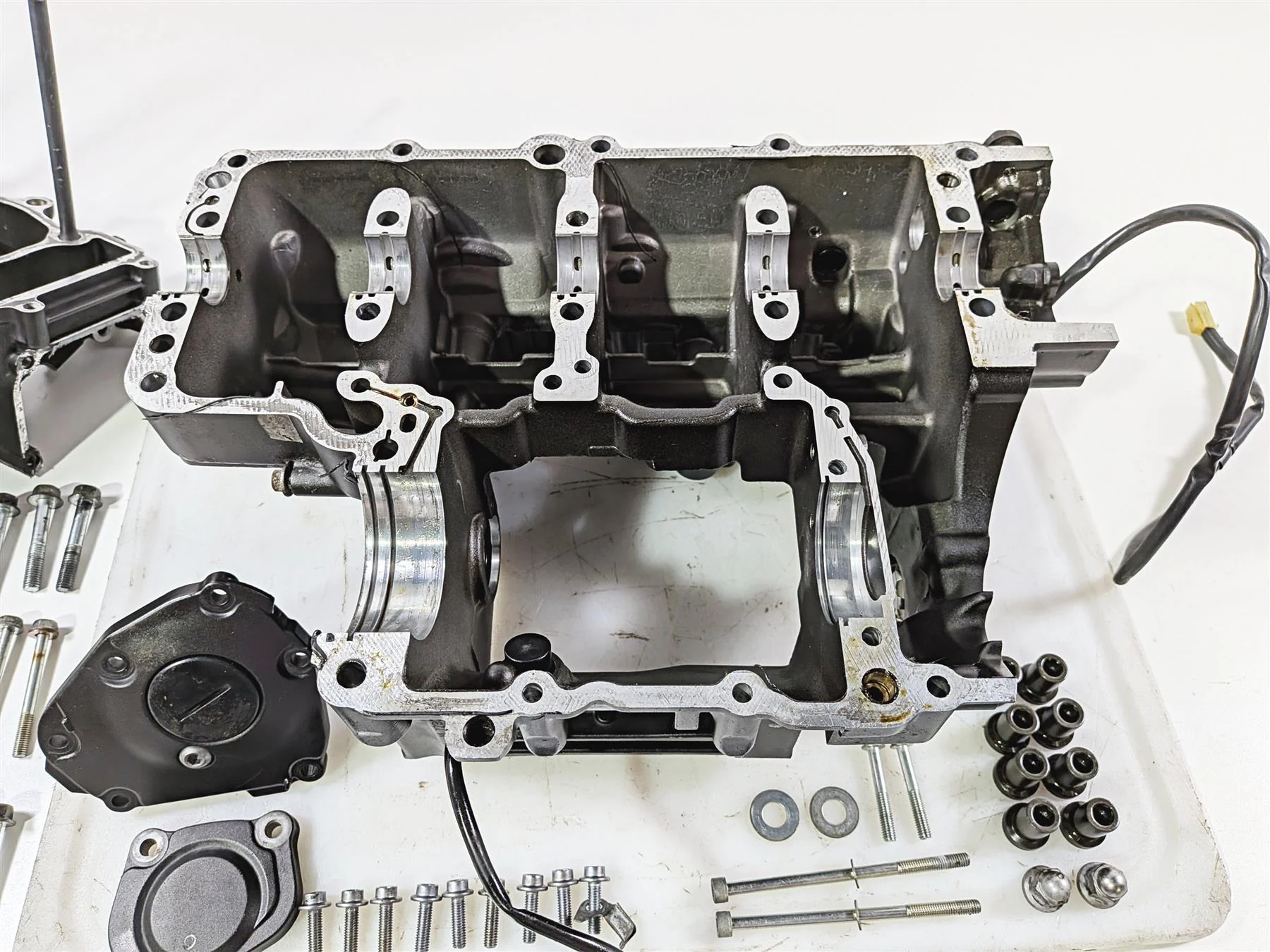 2008 Yamaha YZF R1 RN19 Engine Crank Case Set N516E 4C8-15100-00-00 4C8-15100-19 - Image 3