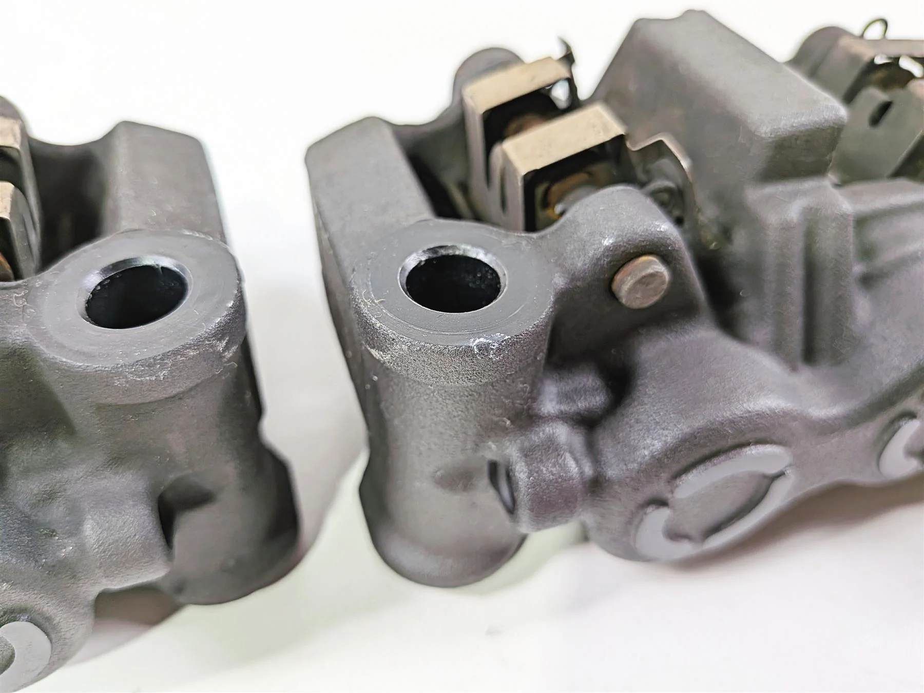 2008 Yamaha YZF R1 RN19 Front Brake Caliper Set 6 Piston 4C8-2580T-01-00 - Image 9