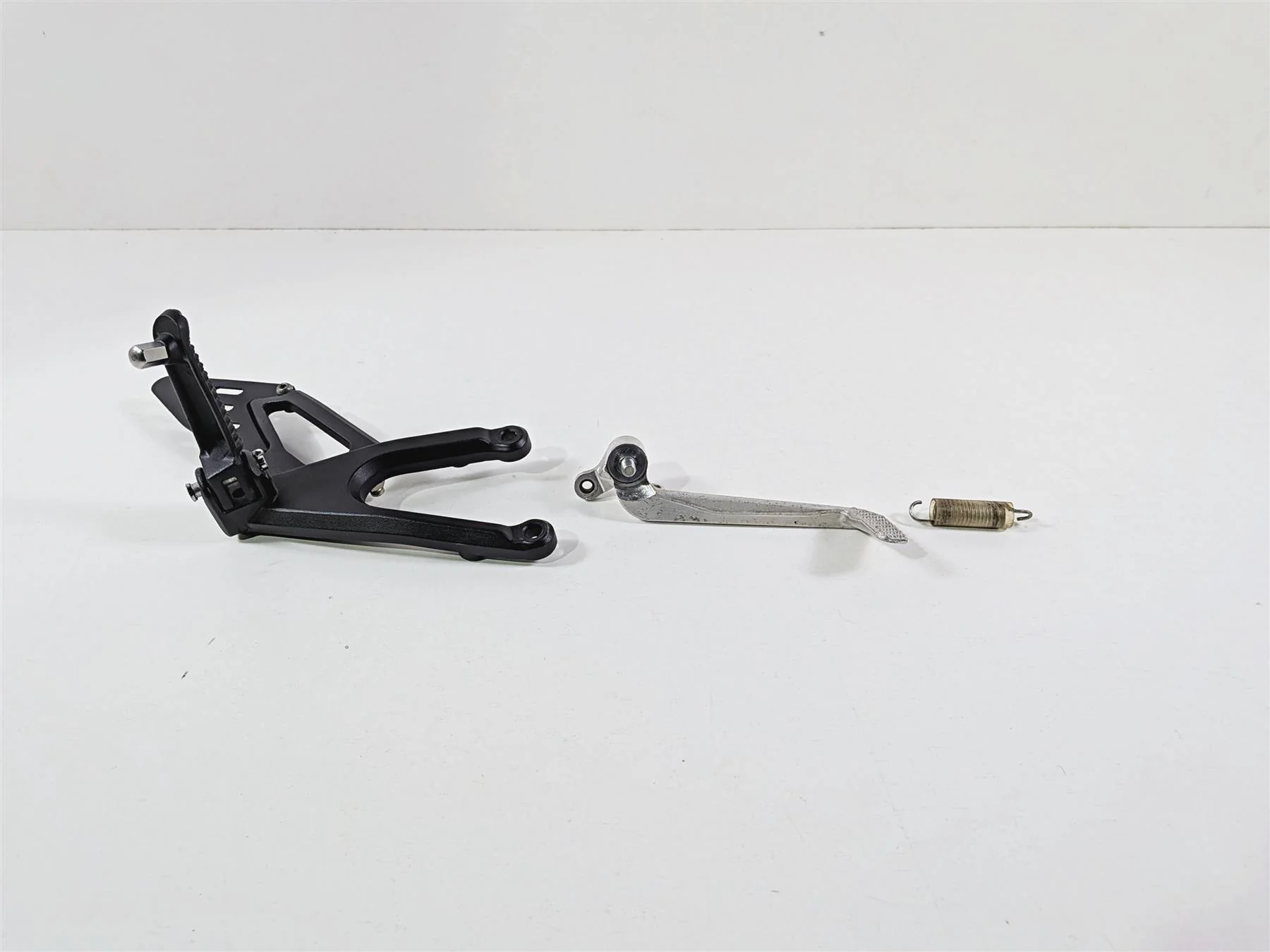2008 Yamaha YZF R1 RN19 Front Right Foot Peg & Brake Pedal 4C8-27443-00-00 - Image 6