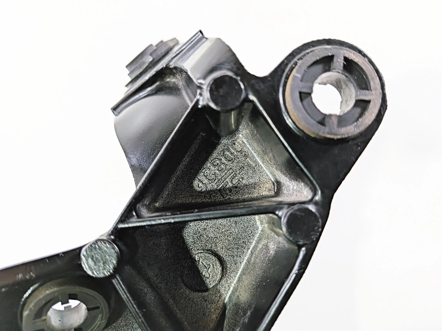 2008 Yamaha YZF R1 RN19 Front Stay Holder Carrier Subframe 4C8-28356-00-00 - Image 8
