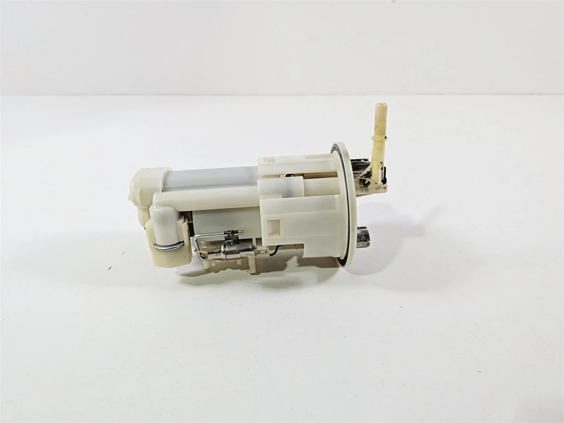 2008 Yamaha YZF R1 RN19 Fuel Gas Petrol Pump & Sending Unit 4C8-13907-00-00 - Image 3