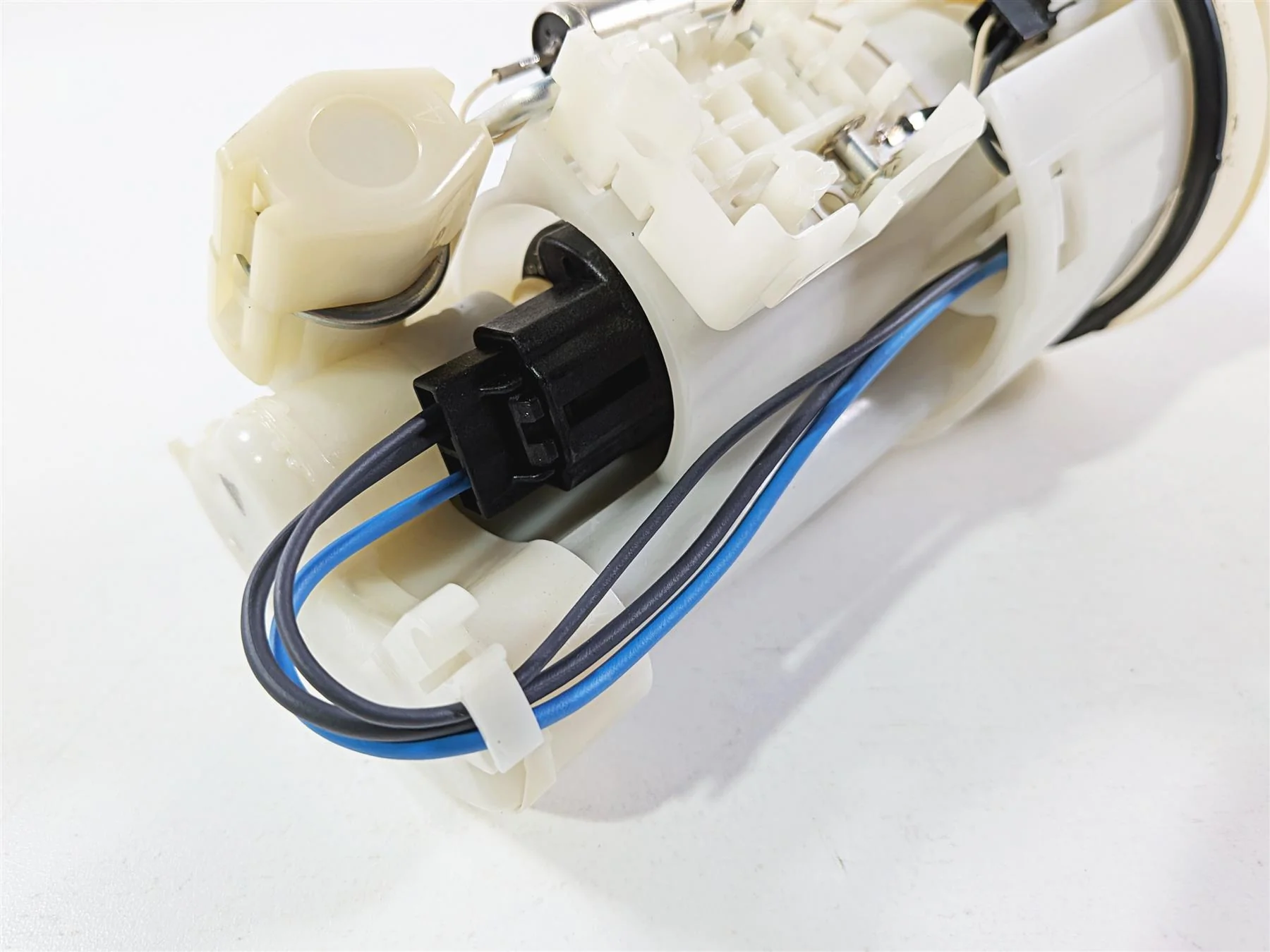 2008 Yamaha YZF R1 RN19 Fuel Gas Petrol Pump - Tested 4C8-13907-00-00 4C8-13907-04-00 - Image 12