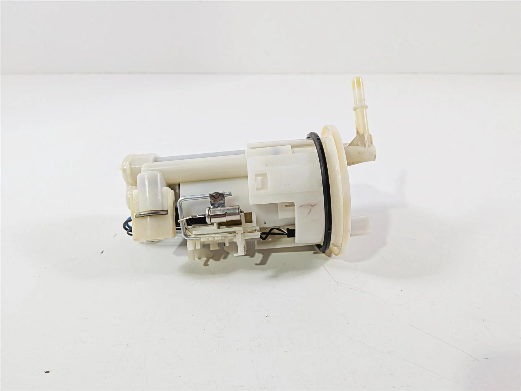 2008 Yamaha YZF R1 RN19 Fuel Gas Petrol Pump - Tested 4C8-13907-00-00 4C8-13907-04-00 - Image 4