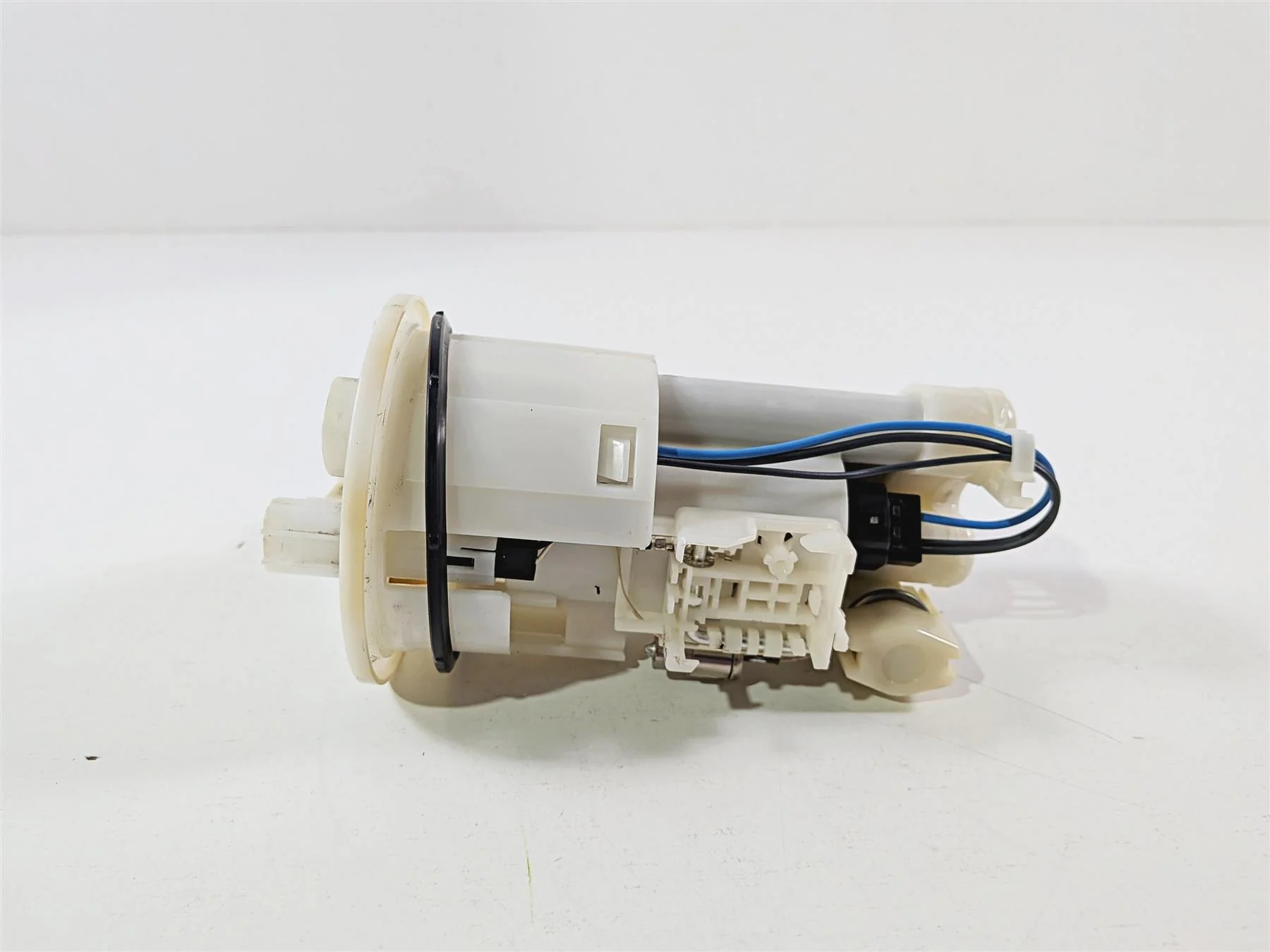 2008 Yamaha YZF R1 RN19 Fuel Gas Petrol Pump - Tested 4C8-13907-00-00 4C8-13907-04-00 - Image 7