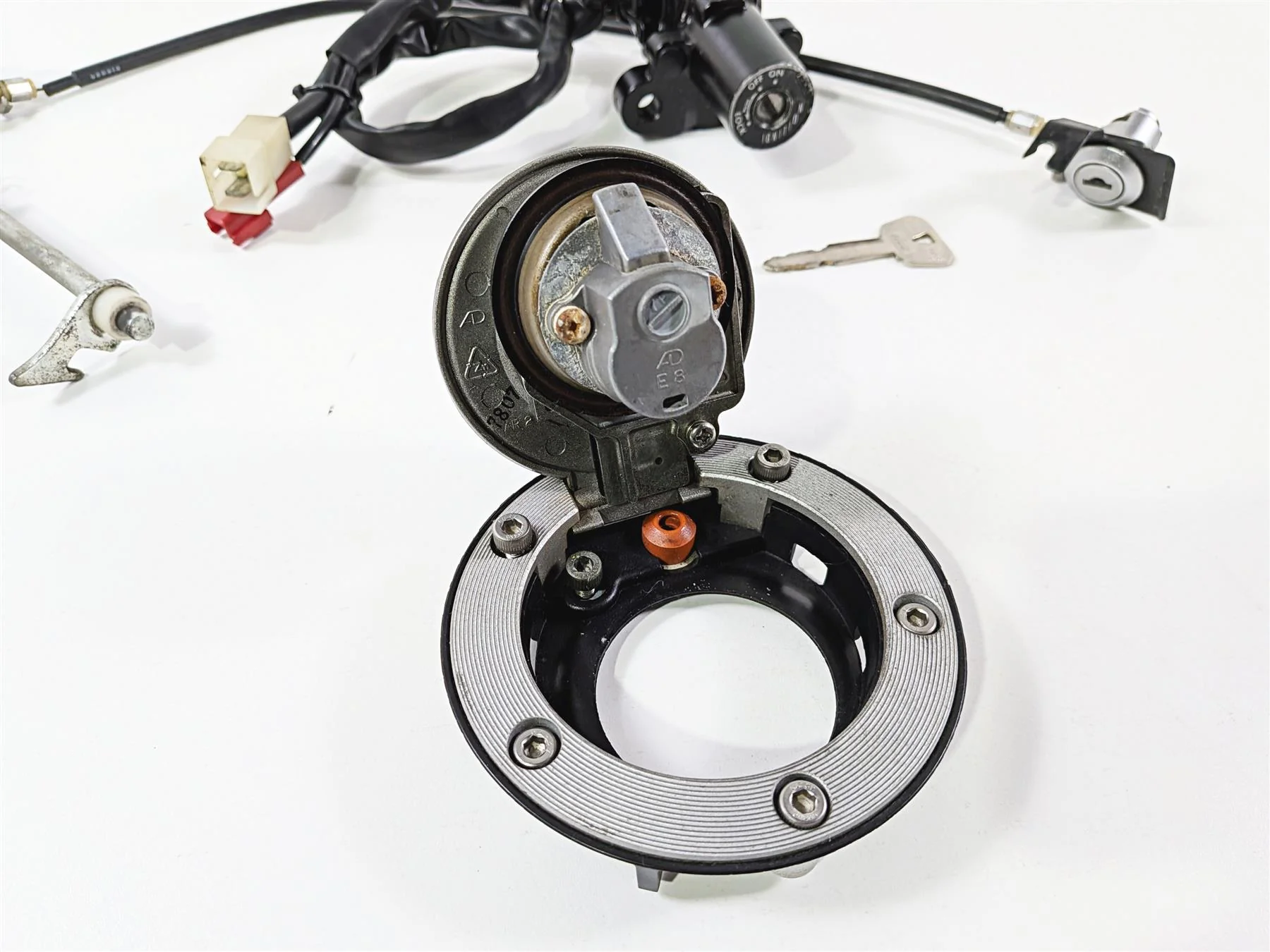 2008 Yamaha YZF R1 RN19 Ignition Switch Key Lock Gas Cap Seat Set 4C8-82501-10 - Image 6