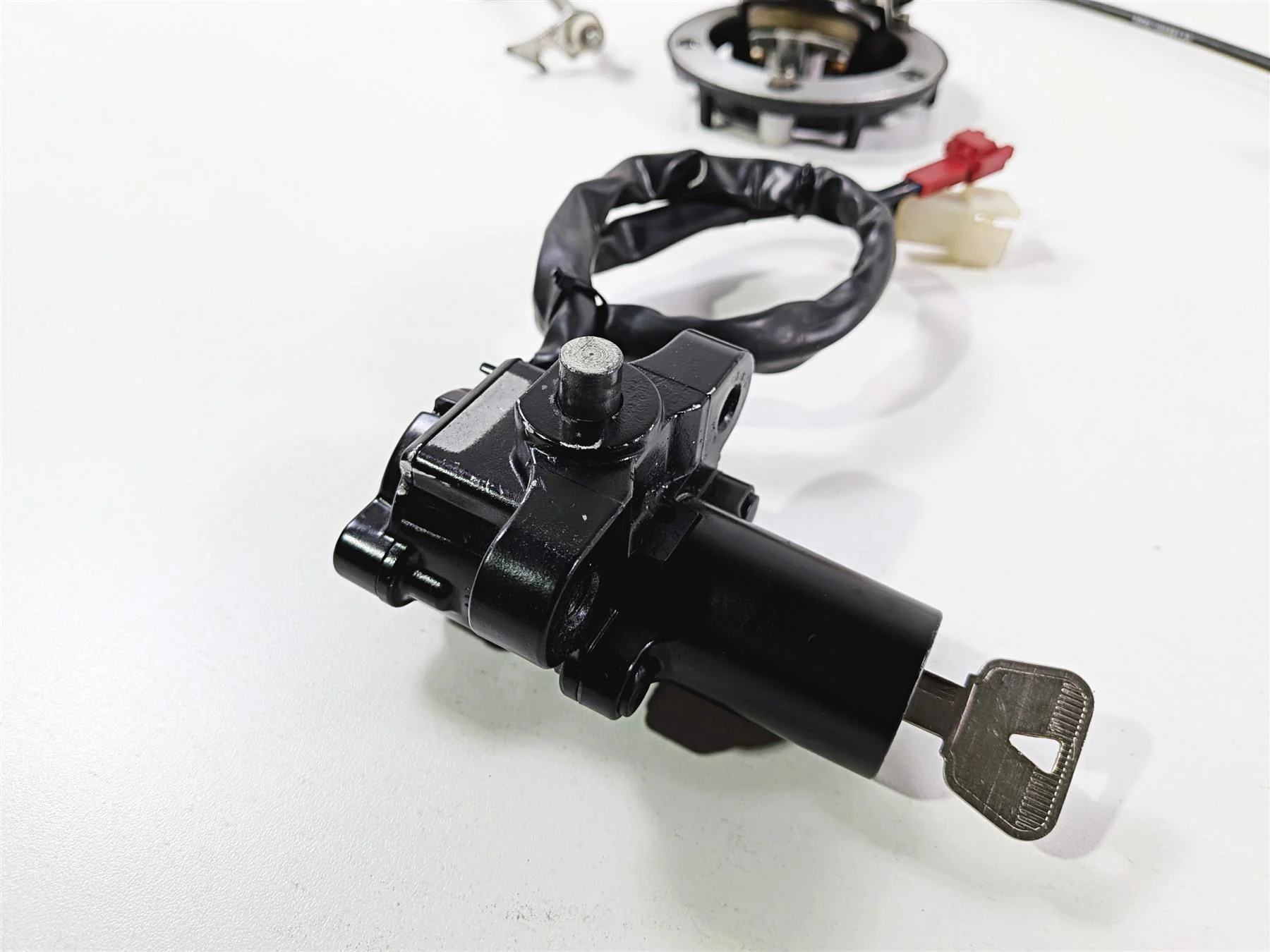2008 Yamaha YZF R1 RN19 Ignition Switch Key Lock Gas Cap Seat Set 4C8-82501-10 - Image 8