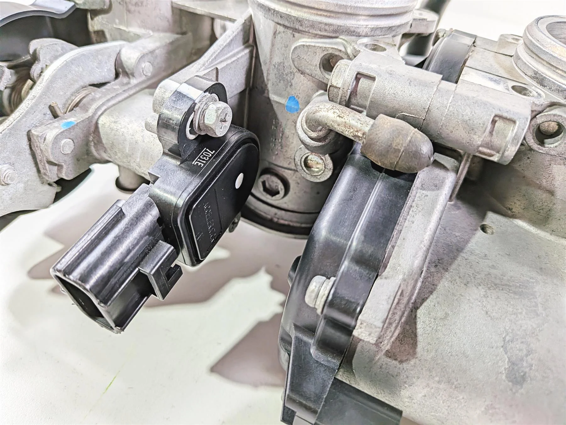 2008 Yamaha YZF R1 RN19 Mikuni Throttle Body Fuel Injectors Wiring 4C8-13750-20 - Image 10