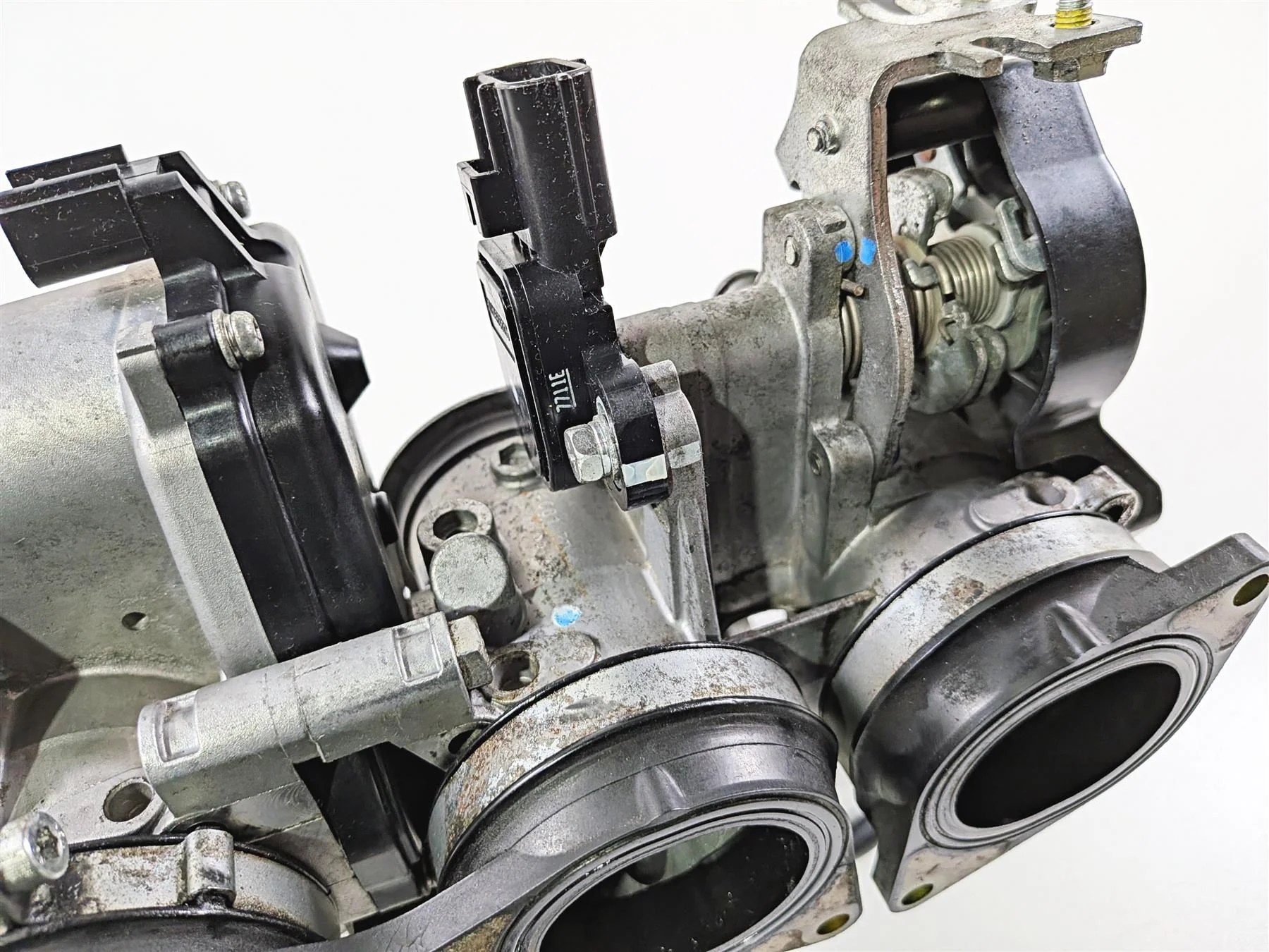 2008 Yamaha YZF R1 RN19 Mikuni Throttle Body Injectors & Wiring 4C8-13750-20-00 - Image 4