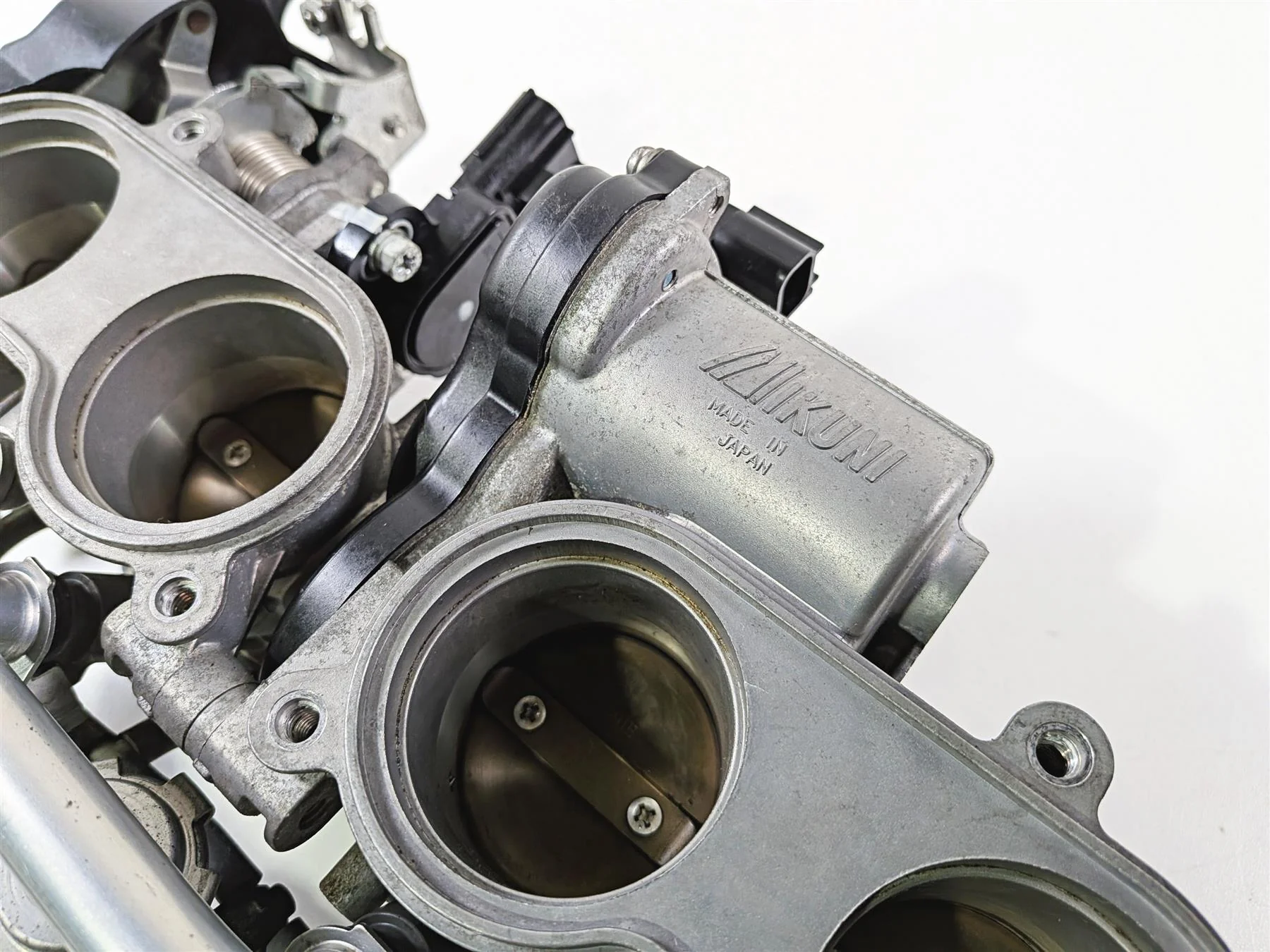 2008 Yamaha YZF R1 RN19 Mikuni Throttle Body Injectors & Wiring 4C8-13750-20-00 - Image 5