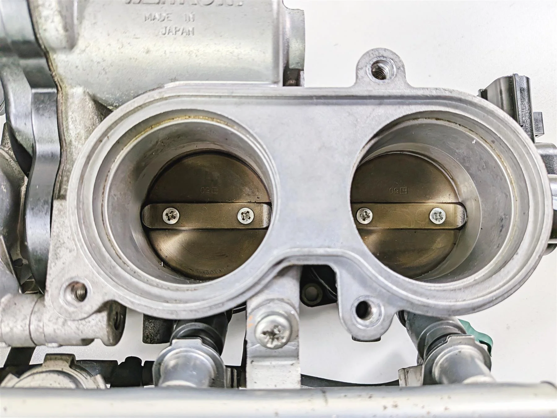 2008 Yamaha YZF R1 RN19 Mikuni Throttle Body Injectors & Wiring 4C8-13750-20-00 - Image 8