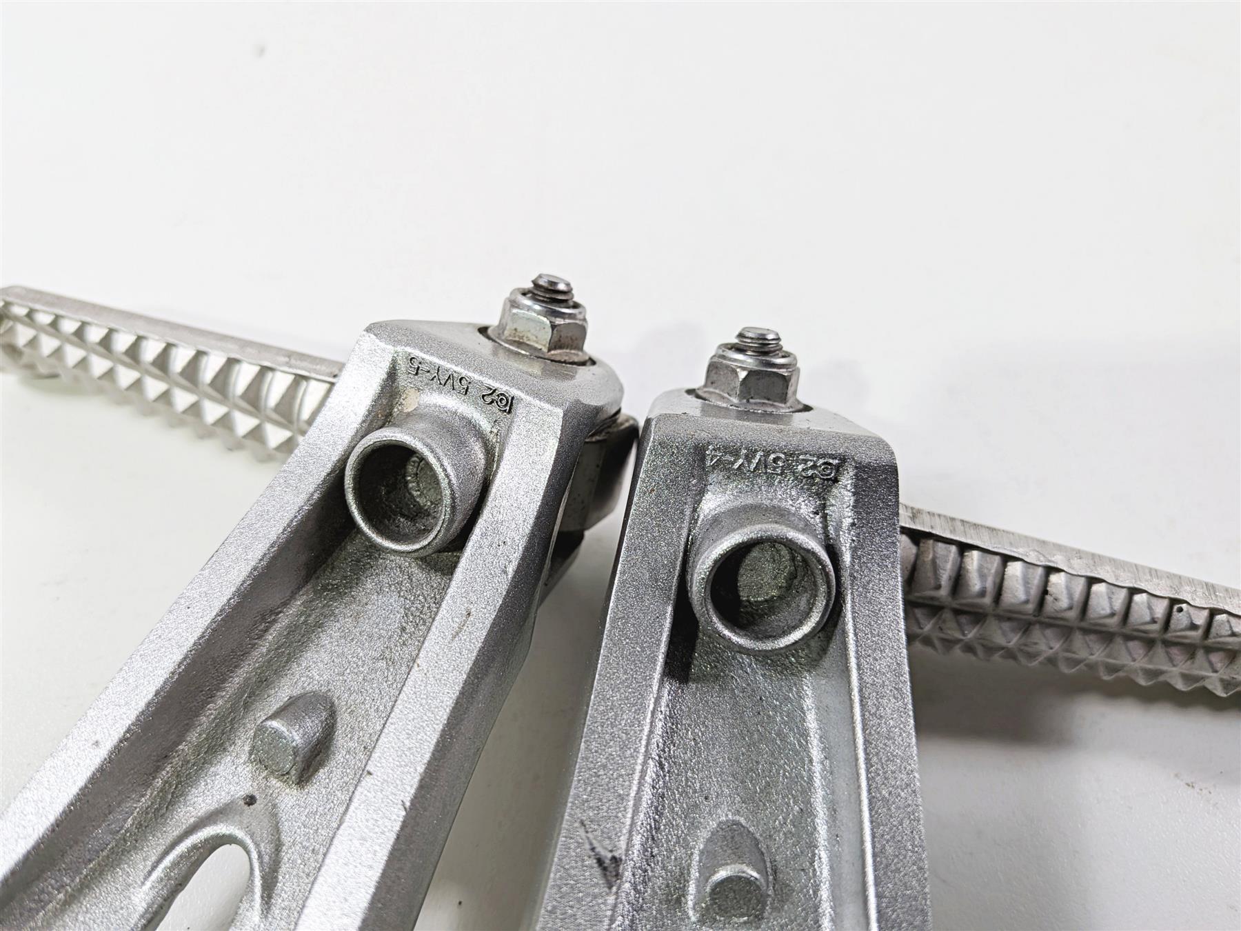 2008 Yamaha YZF R1 RN19 Oem Passenger Foot Peg Rest Set 5VY-2741L-00-00 - Image 11