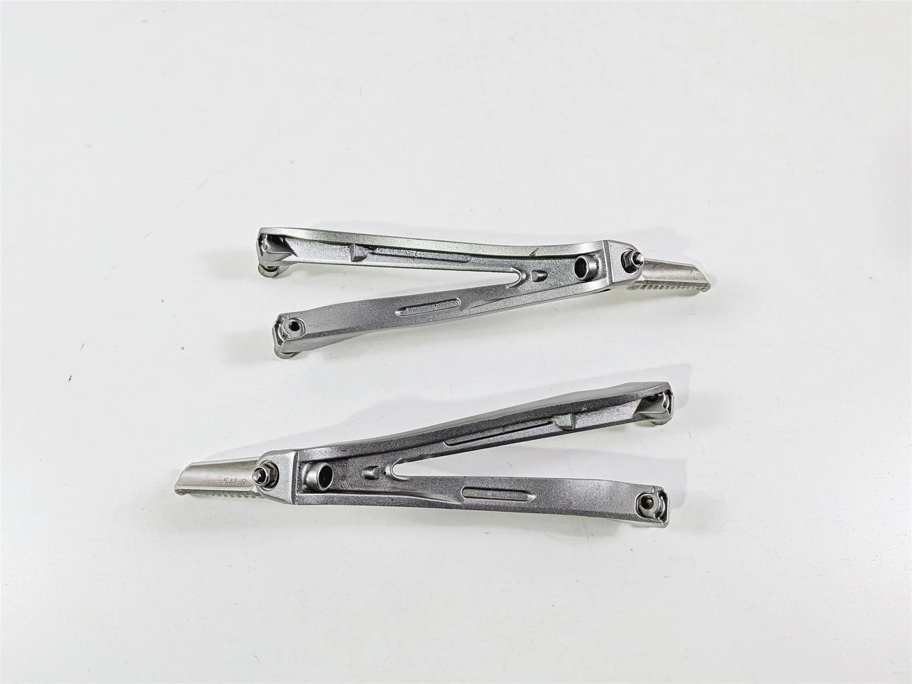 2008 Yamaha YZF R1 RN19 Oem Passenger Foot Peg Rest Set 5VY-2741L-00-00 - Image 2