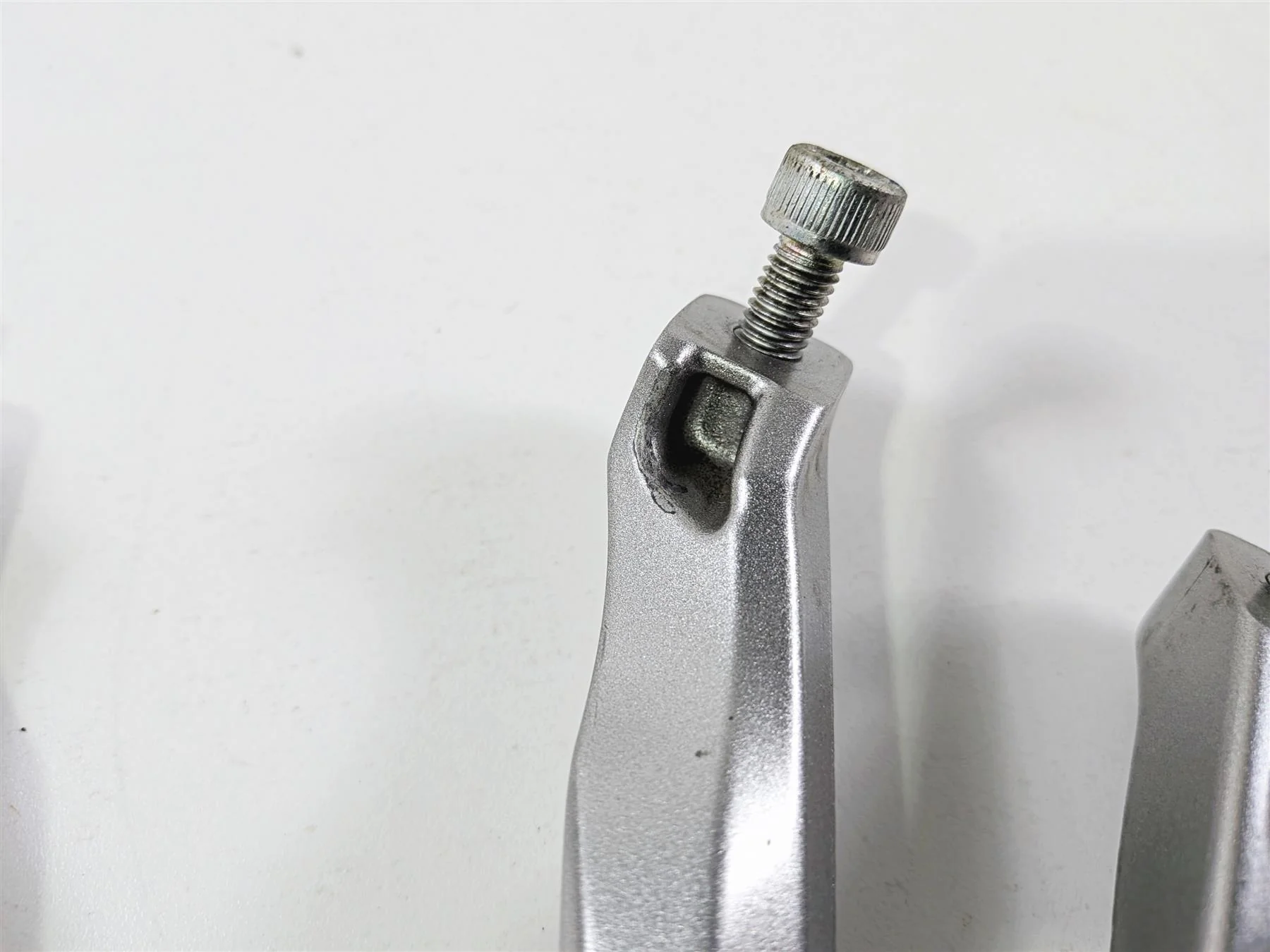 2008 Yamaha YZF R1 RN19 Oem Passenger Foot Peg Rest Set 5VY-2741L-00-00 - Image 4