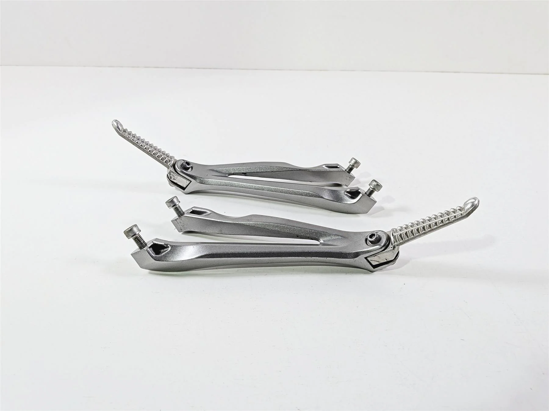 2008 Yamaha YZF R1 RN19 Oem Passenger Foot Peg Rest Set 5VY-2741L-00-00 - Image 7