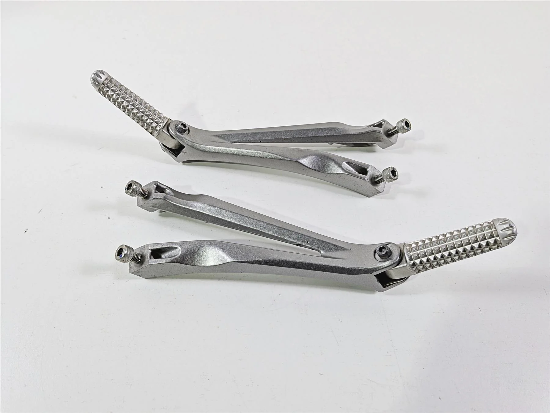2008 Yamaha YZF R1 RN19 Oem Passenger Foot Peg Rest Set 5VY-2741L-00-00 - Image 9