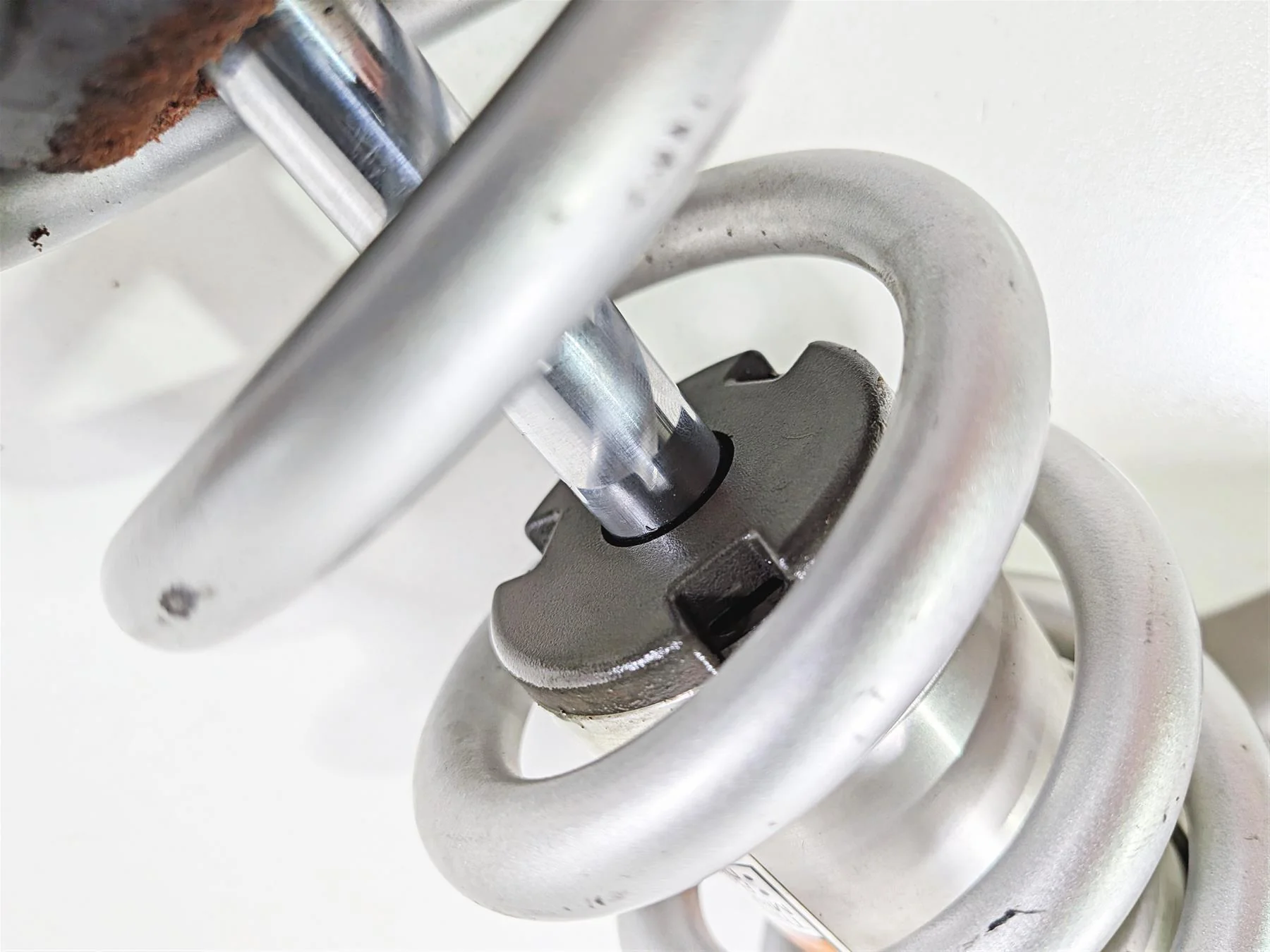 2008 Yamaha YZF R1 RN19 Rear Shock Damper & Linkage Silver 4C8-22210 - Image 4