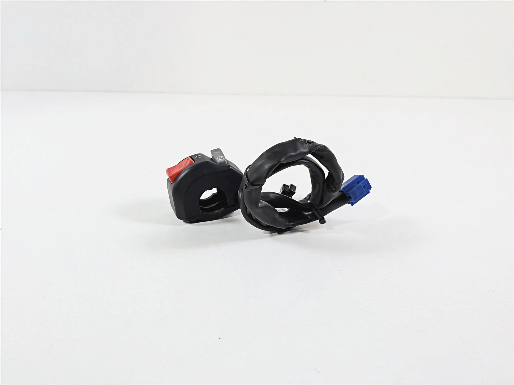 2008 Yamaha YZF R1 RN19 Right Hand Control Switch Start Stop 4C8-83975-00-00 - Image 3