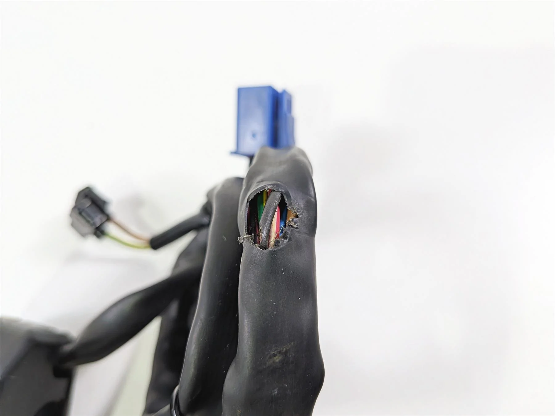 2008 Yamaha YZF R1 RN19 Right Hand Control Switch Start Stop 4C8-83975-00-00 - Image 7