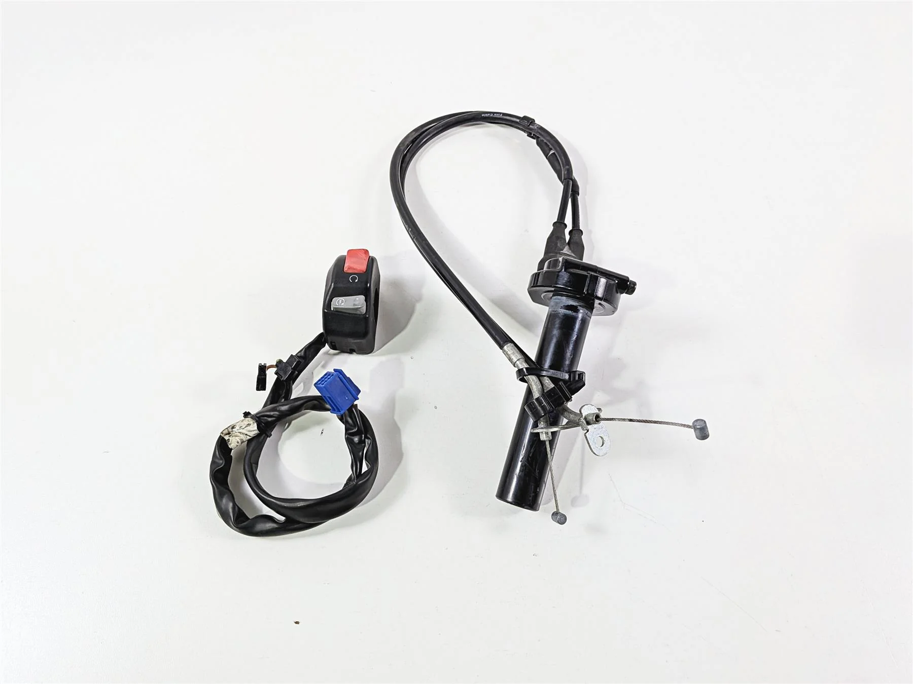 2008 Yamaha YZF R1 RN19 Right Hand Control Switch & Throttle Grip 4C8-83975-00 - Image 2