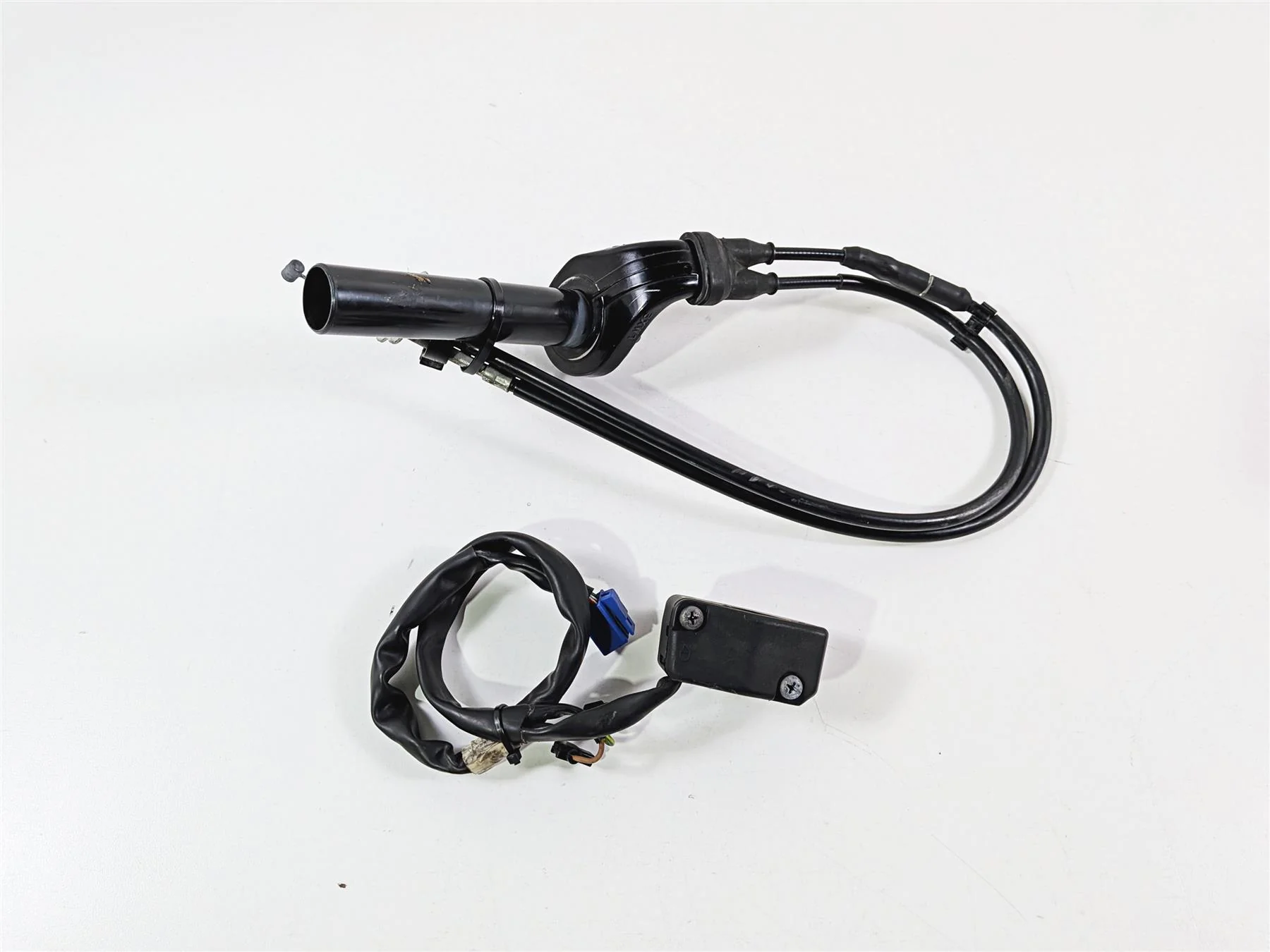 2008 Yamaha YZF R1 RN19 Right Hand Control Switch & Throttle Grip 4C8-83975-00 - Image 7