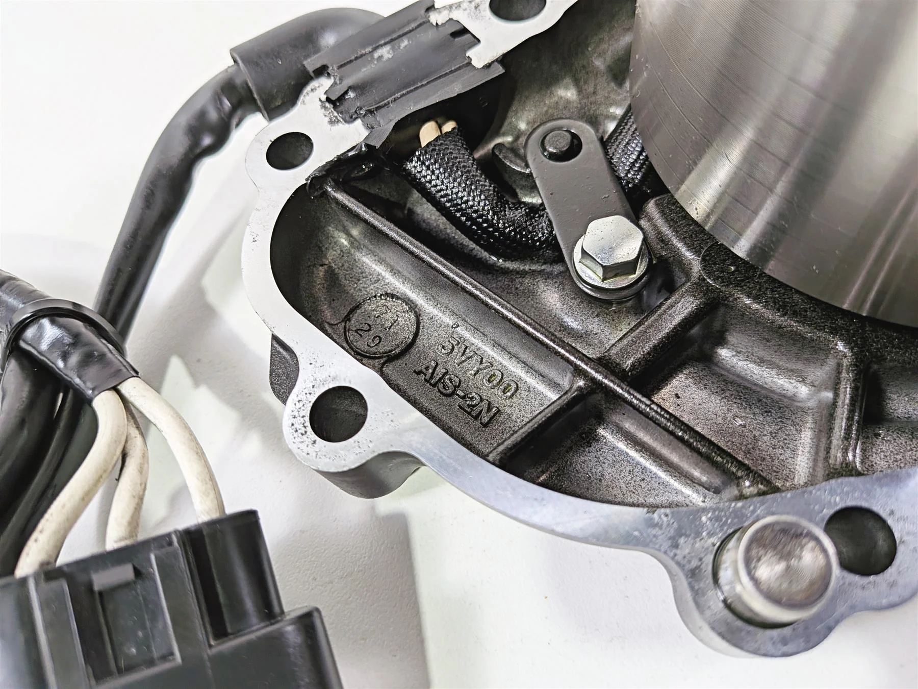 2008 Yamaha YZF R1 RN19 Stator Rotor & Engine Side Cover 2D1-81410-10-00 - Image 9