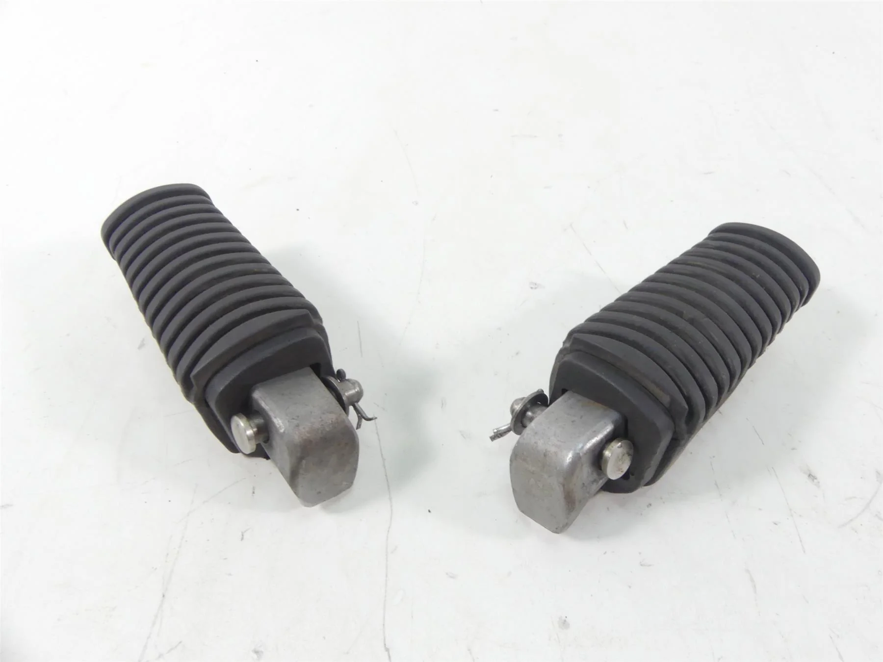 2009 BMW F800GS K72 Rear Passenger Pillion Footpeg Footrest Set 46717705653 - Image 2