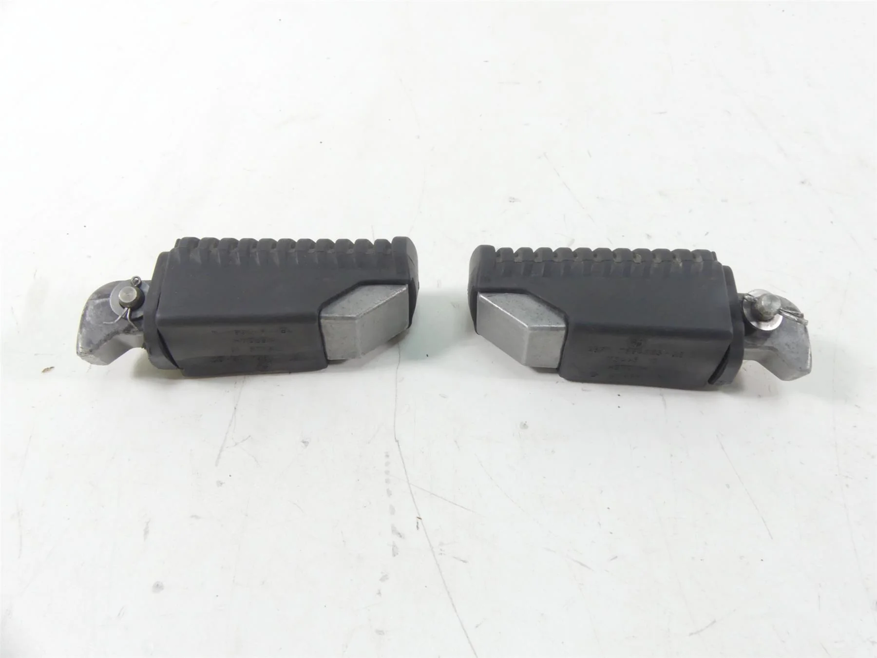 2009 BMW F800GS K72 Rear Passenger Pillion Footpeg Footrest Set 46717705653 - Image 3