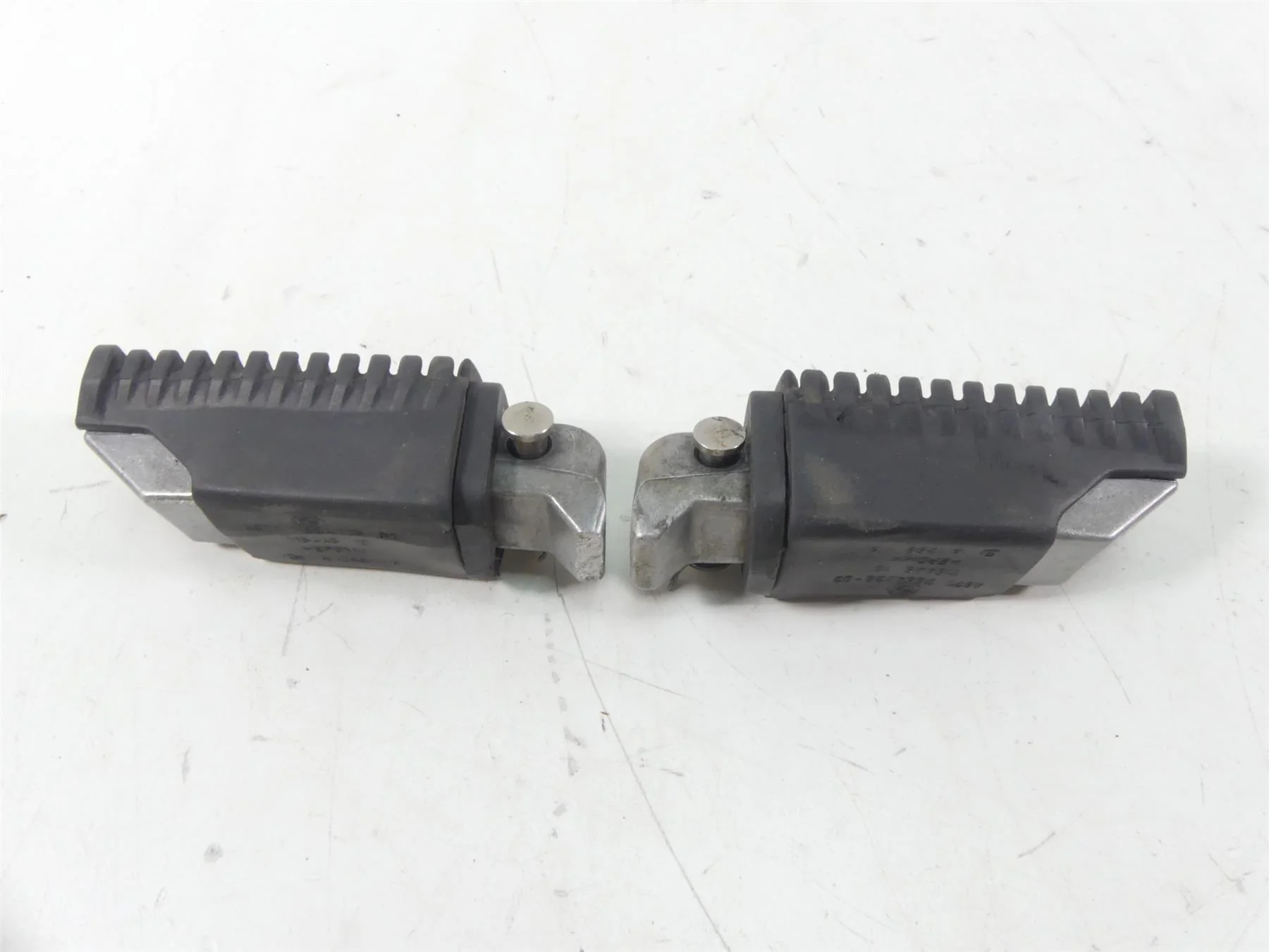 2009 BMW F800GS K72 Rear Passenger Pillion Footpeg Footrest Set 46717705653 - Image 4