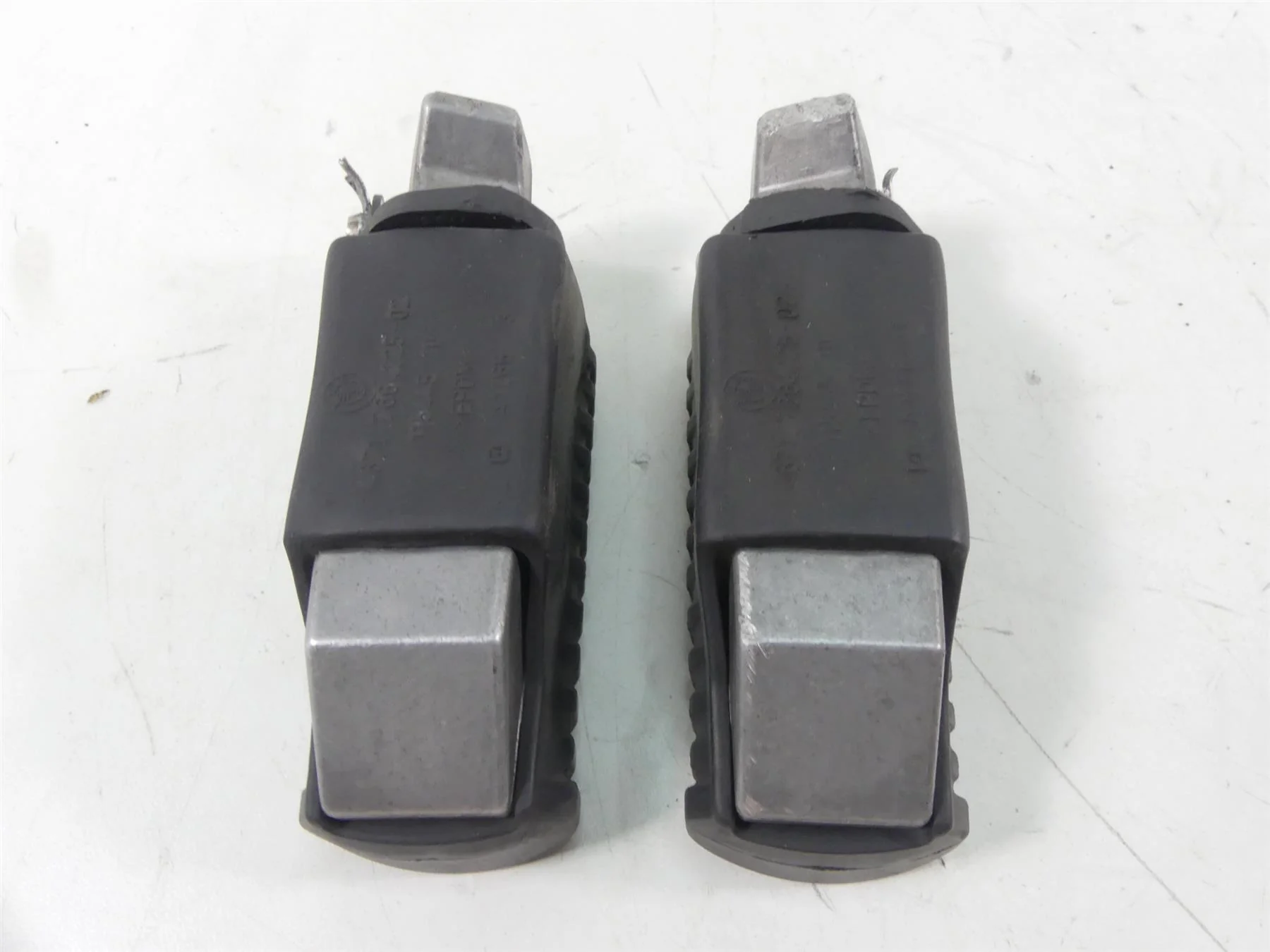 2009 BMW F800GS K72 Rear Passenger Pillion Footpeg Footrest Set 46717705653 - Image 5