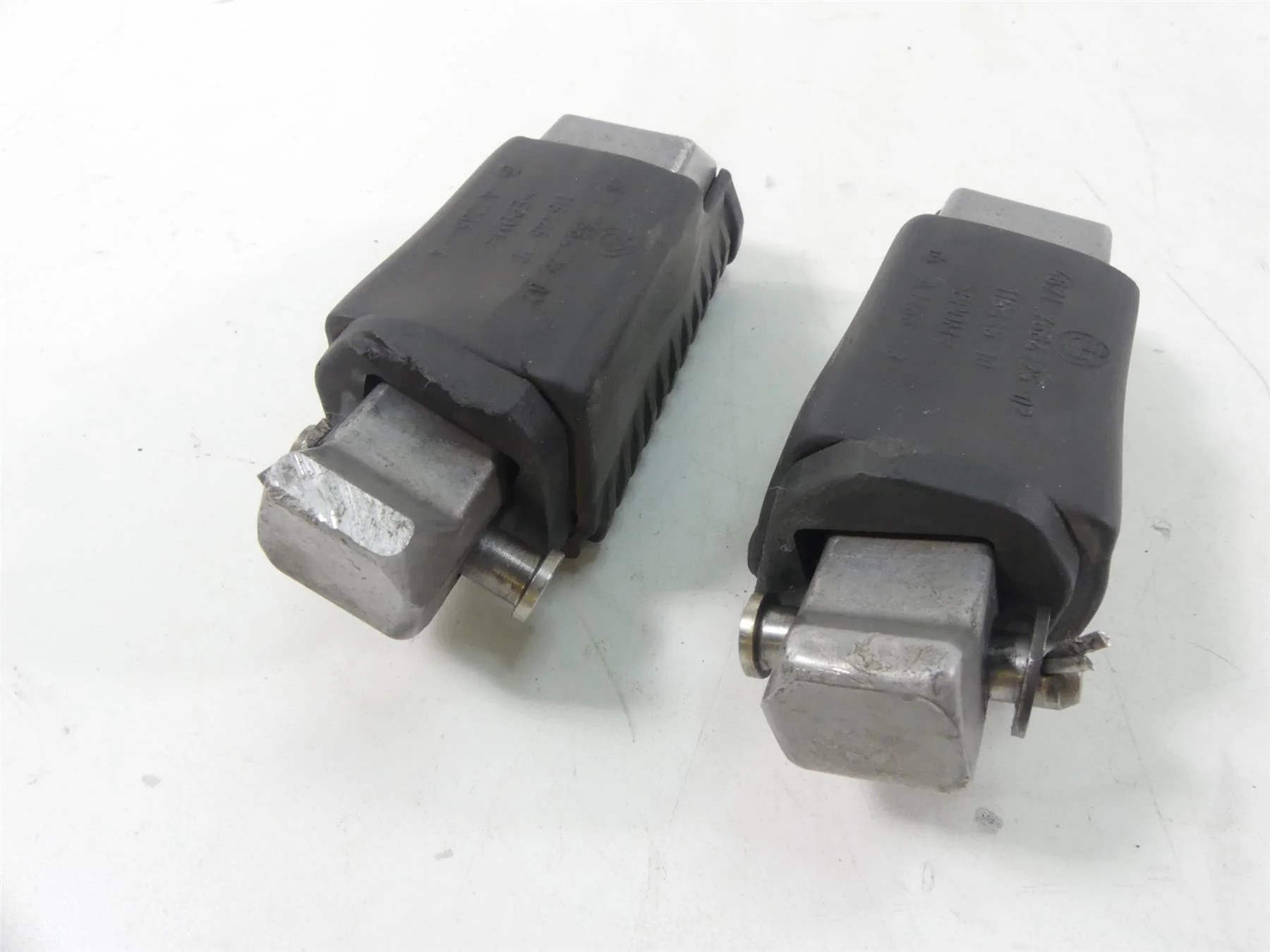 2009 BMW F800GS K72 Rear Passenger Pillion Footpeg Footrest Set 46717705653 - Image 6