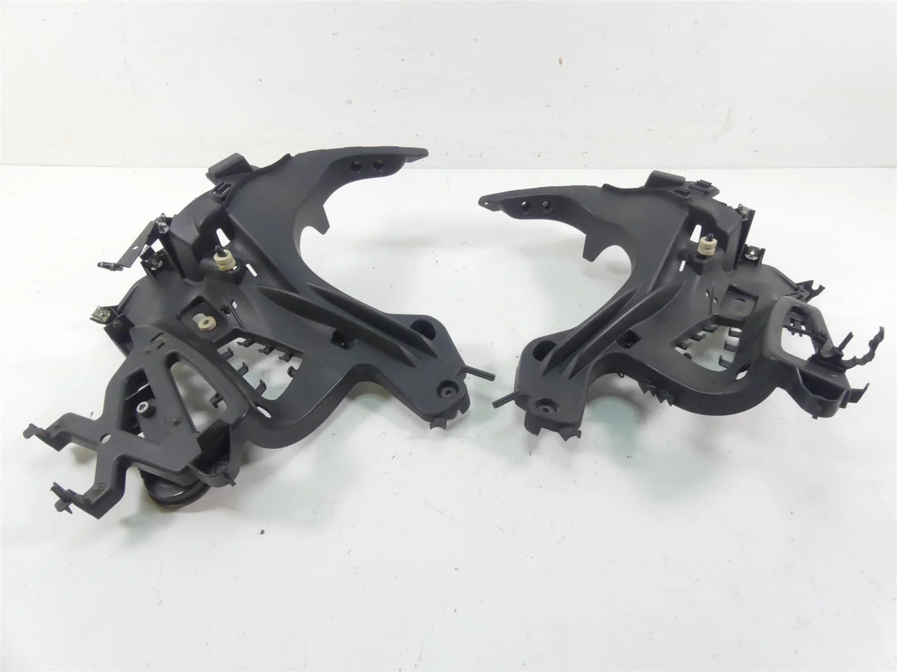 2009 BMW K1300 S K40 Front Fairing Stay Carrier Mount Holder 46637677761