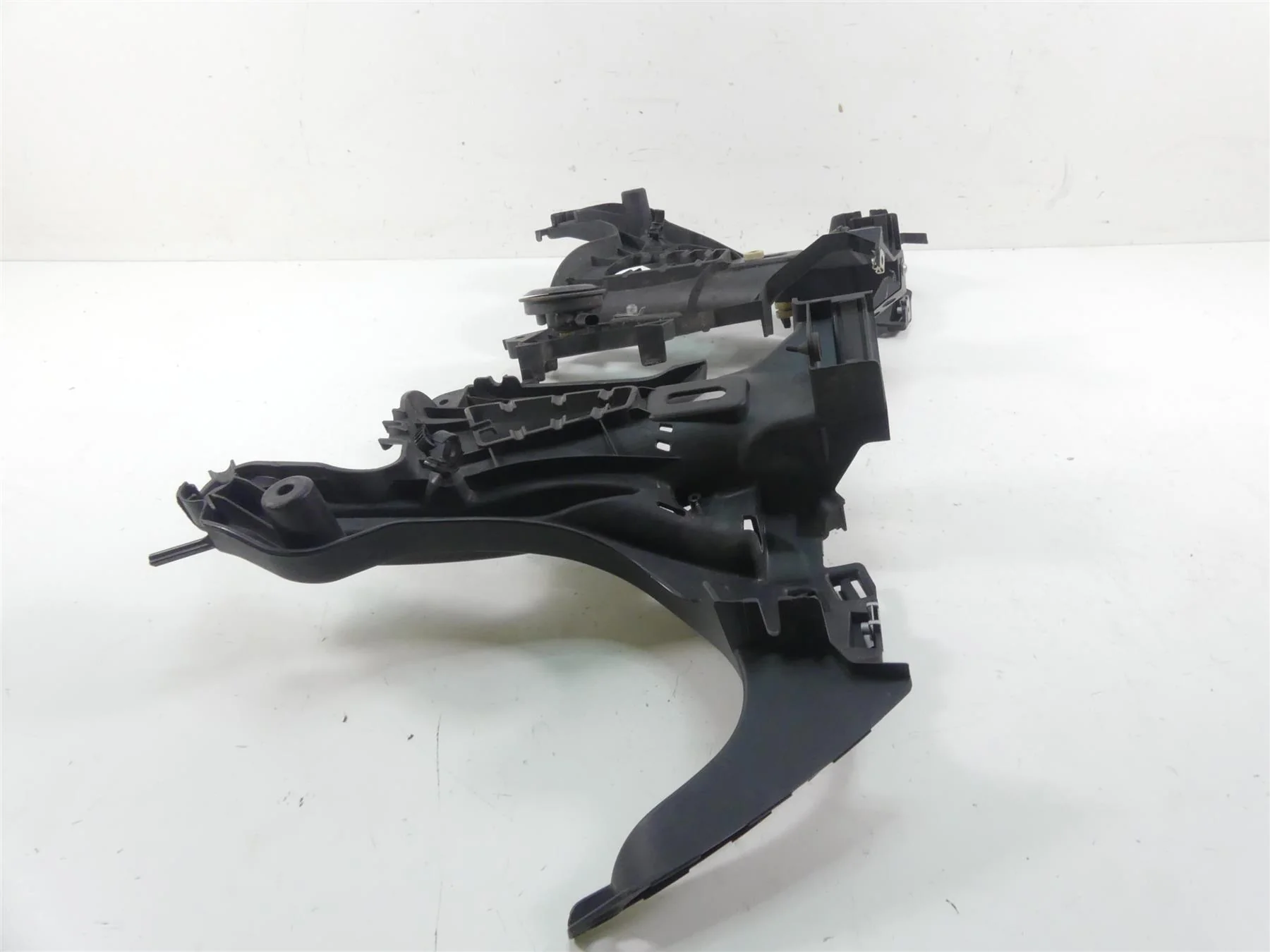 2009 BMW K1300 S K40 Front Fairing Stay Carrier Mount Holder 46637677761 - Image 10