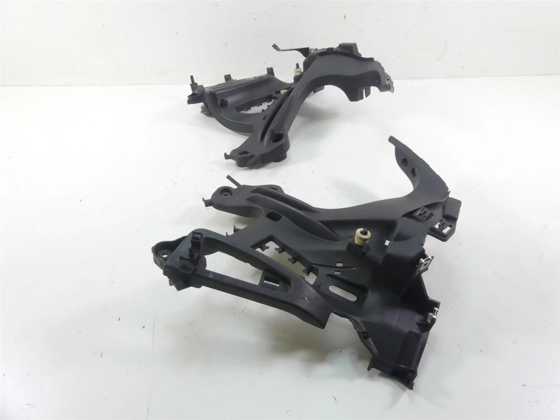 2009 BMW K1300 S K40 Front Fairing Stay Carrier Mount Holder 46637677761 - Image 2
