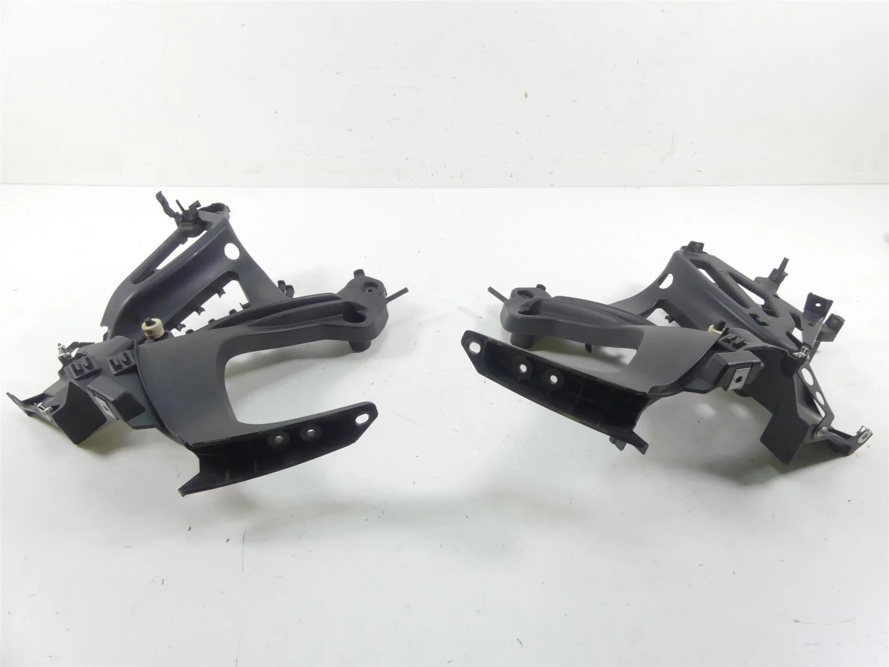 2009 BMW K1300 S K40 Front Fairing Stay Carrier Mount Holder 46637677761 - Image 3