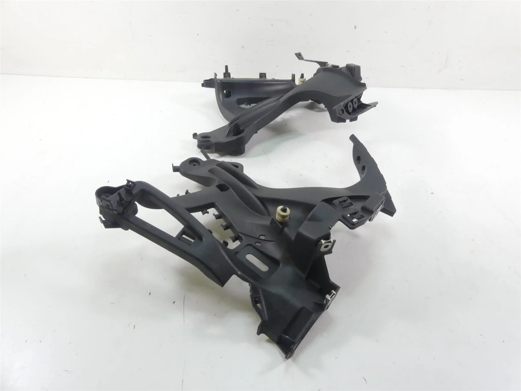 2009 BMW K1300 S K40 Front Fairing Stay Carrier Mount Holder 46637677761 - Image 4