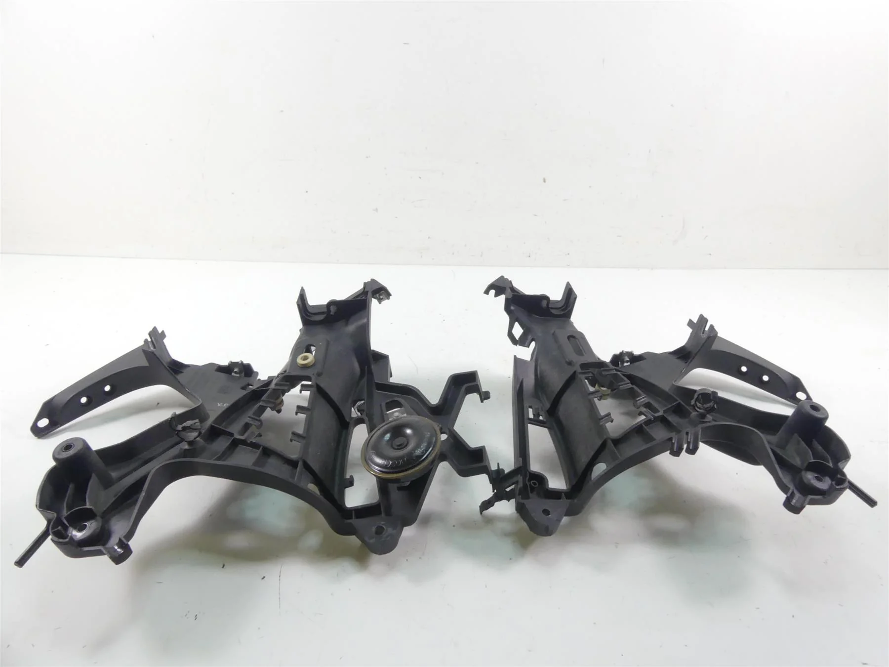 2009 BMW K1300 S K40 Front Fairing Stay Carrier Mount Holder 46637677761 - Image 7