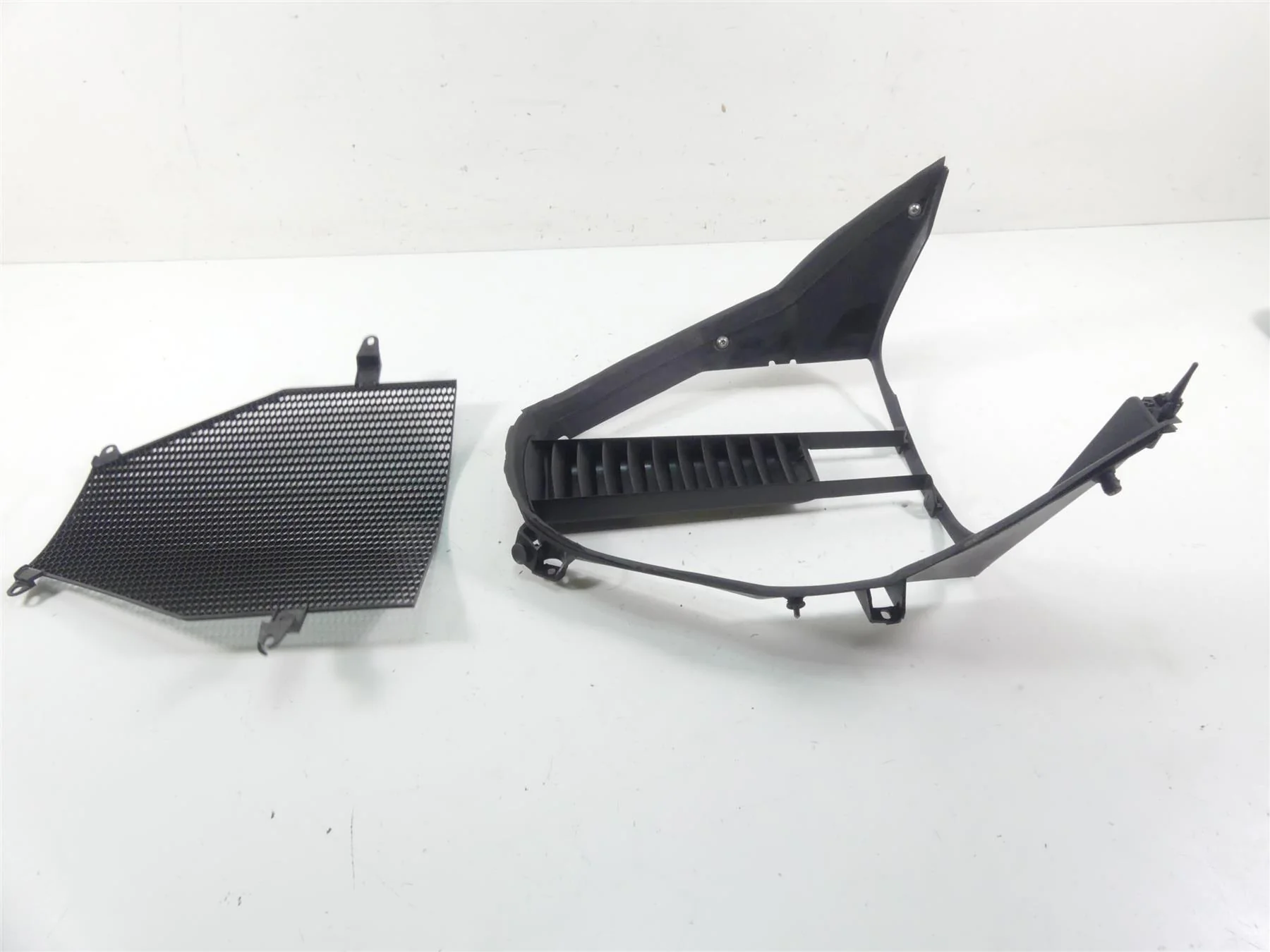 2009 BMW K1300 S K40 Water Coolant Radiator Cover Fairing Set 17117673162 - Image 3