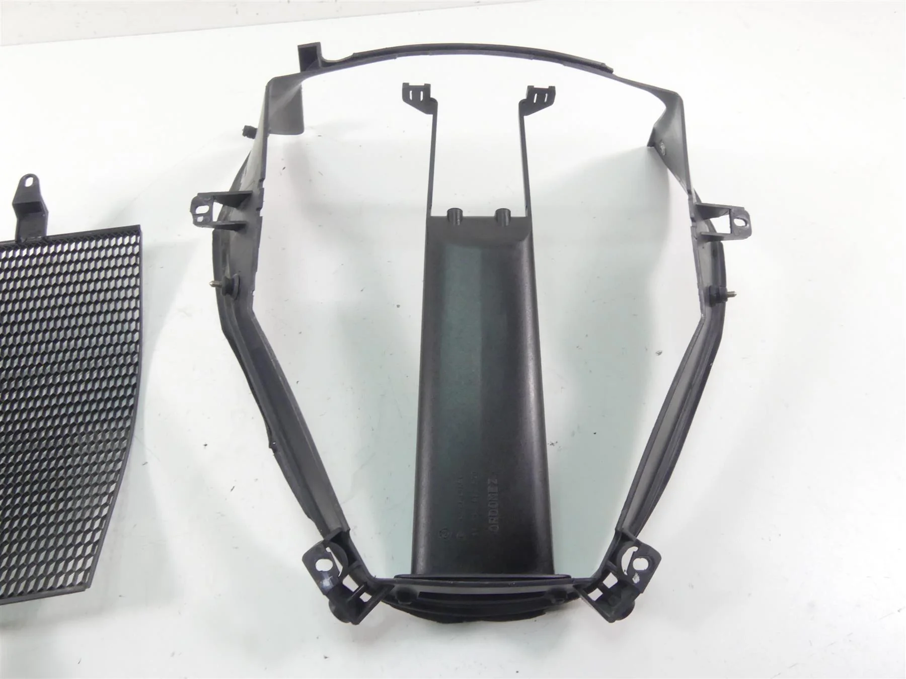 2009 BMW K1300 S K40 Water Coolant Radiator Cover Fairing Set 17117673162 - Image 5