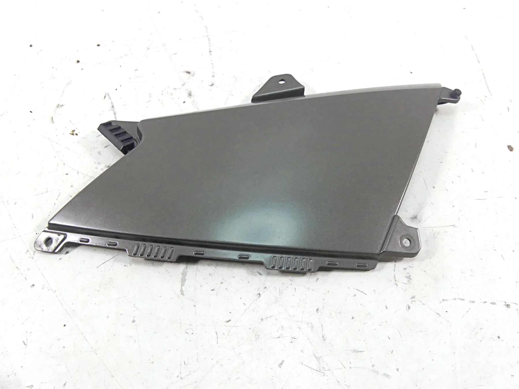 2009 BMW R1200 GS K25 Left Between Leg Side Cover Fairing 46637693433