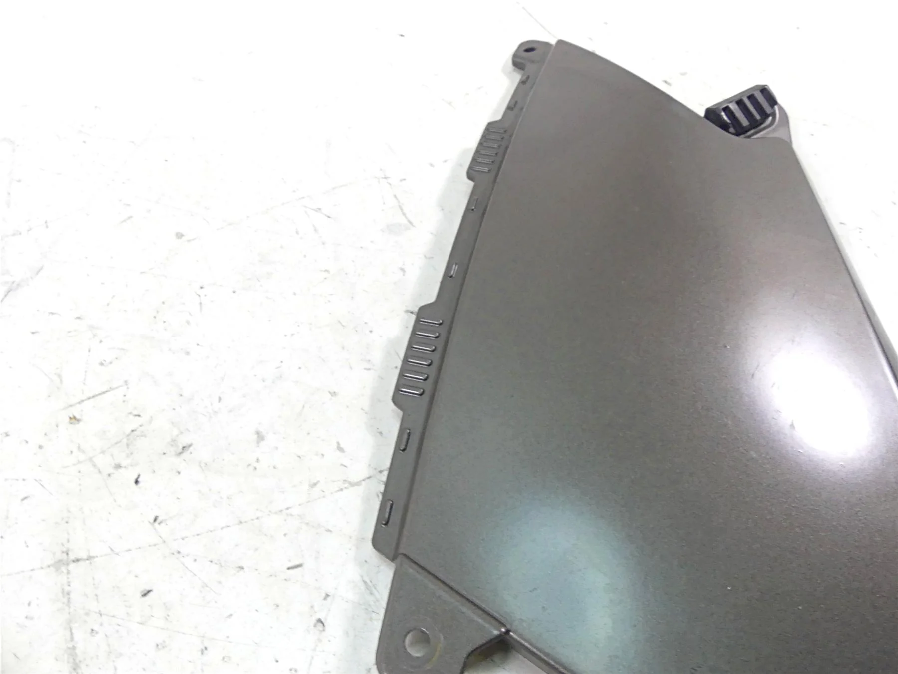 2009 BMW R1200 GS K25 Left Between Leg Side Cover Fairing 46637693433 - Image 12
