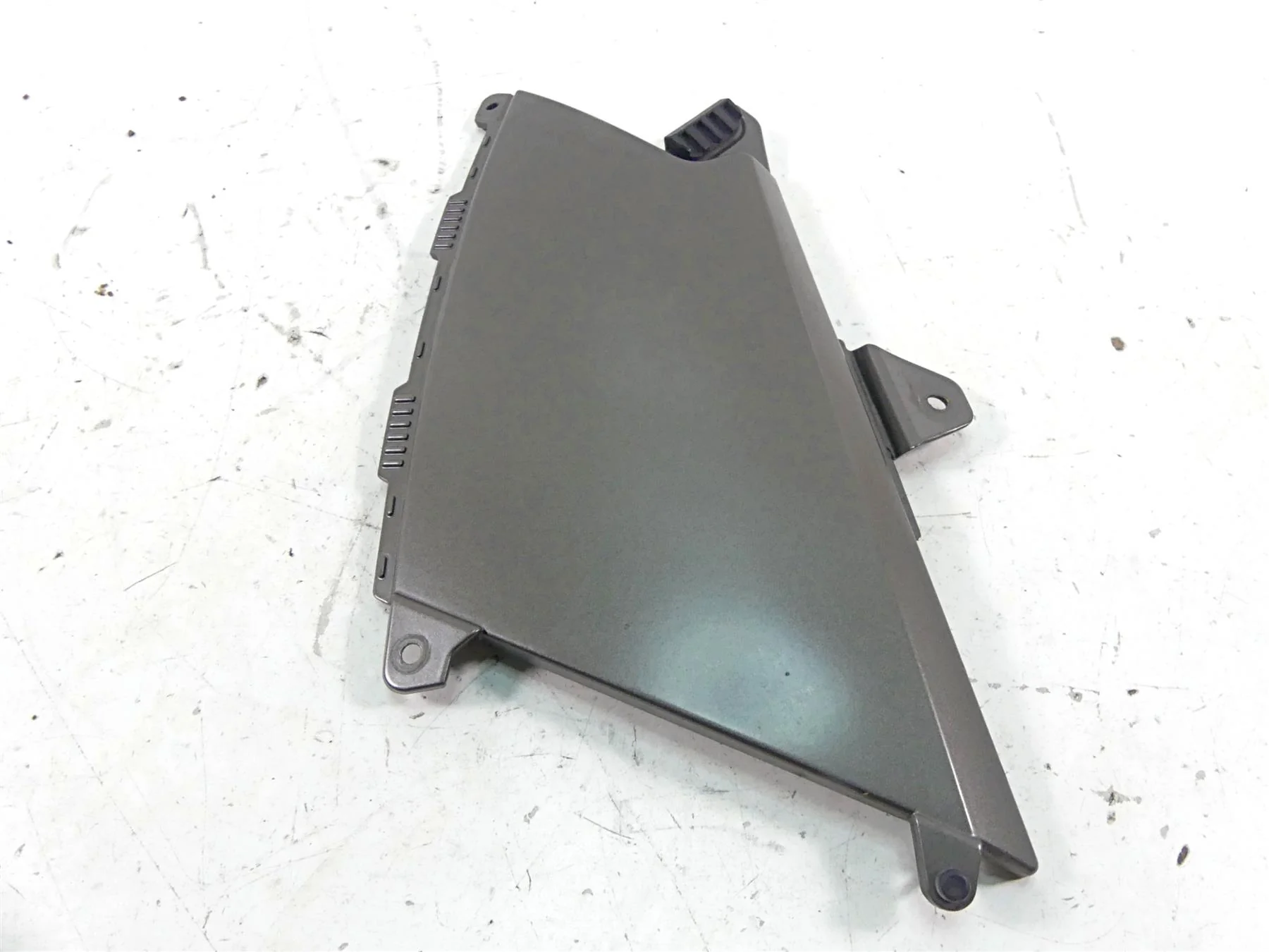 2009 BMW R1200 GS K25 Left Between Leg Side Cover Fairing 46637693433 - Image 2