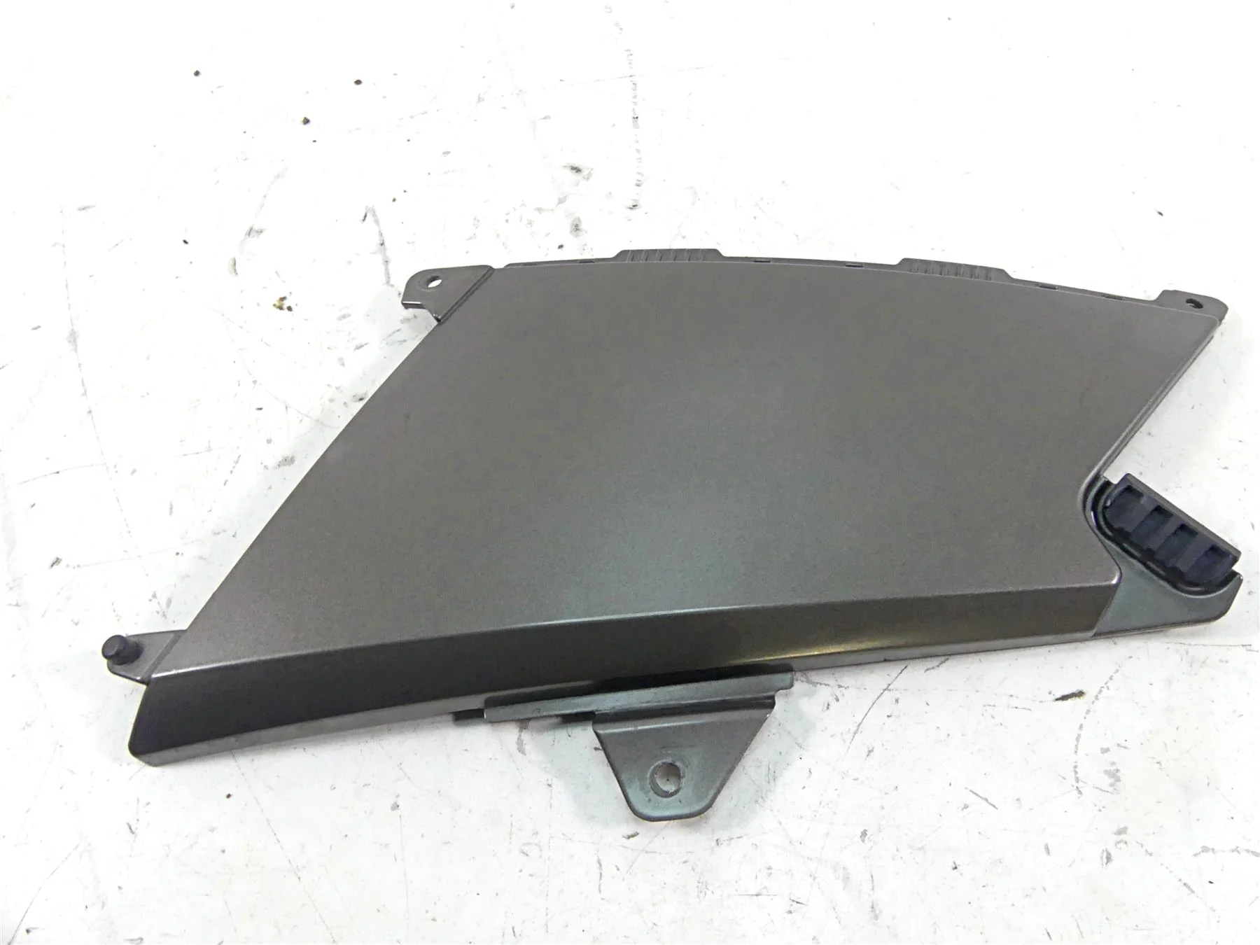 2009 BMW R1200 GS K25 Left Between Leg Side Cover Fairing 46637693433 - Image 3