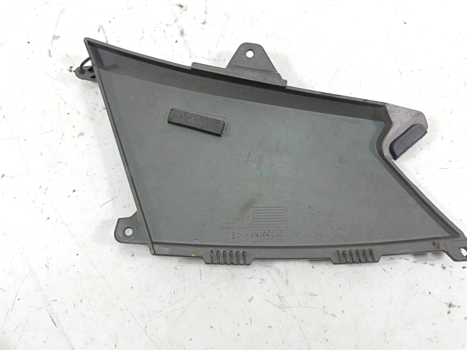 2009 BMW R1200 GS K25 Left Between Leg Side Cover Fairing 46637693433 - Image 6