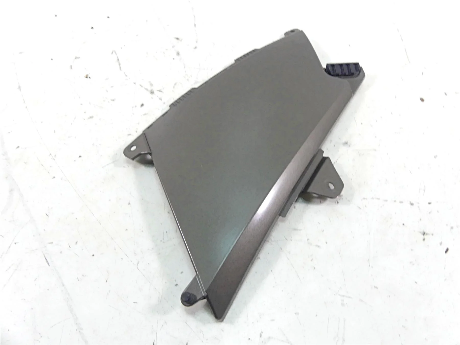 2009 BMW R1200 GS K25 Left Between Leg Side Cover Fairing 46637693433 - Image 9