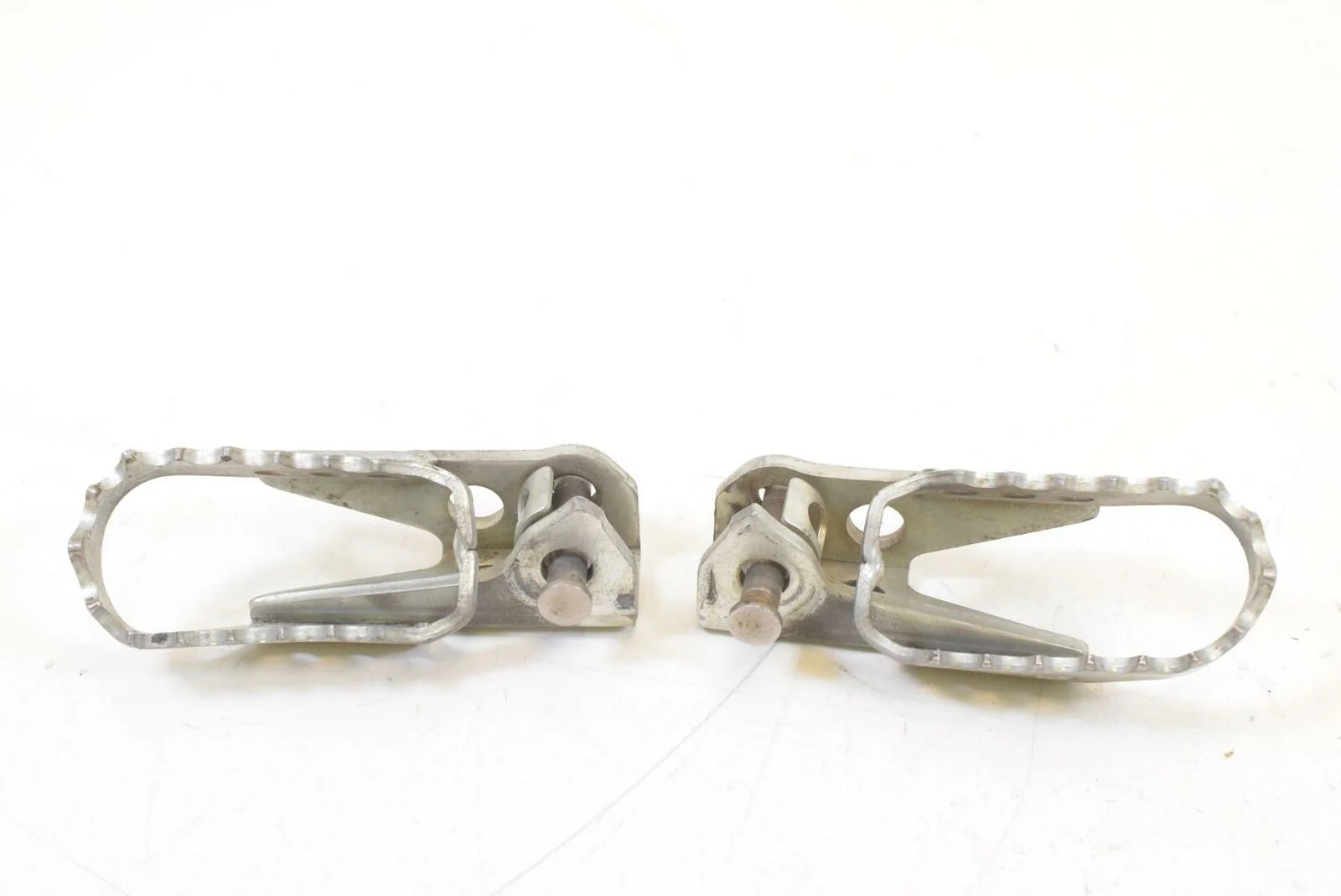 2009 BMW R1200 GS K255 Adv Front Rider Driver Footpeg Set 46717694557