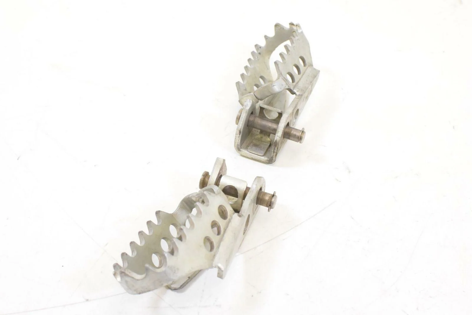 2009 BMW R1200 GS K255 Adv Front Rider Driver Footpeg Set 46717694557 - Image 2