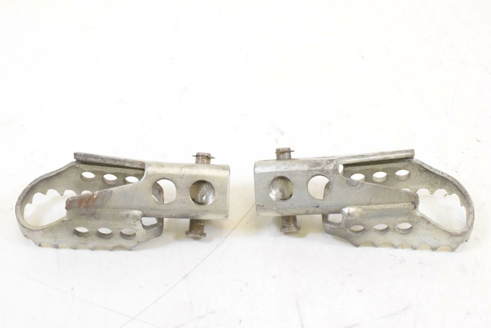 2009 BMW R1200 GS K255 Adv Front Rider Driver Footpeg Set 46717694557 - Image 6