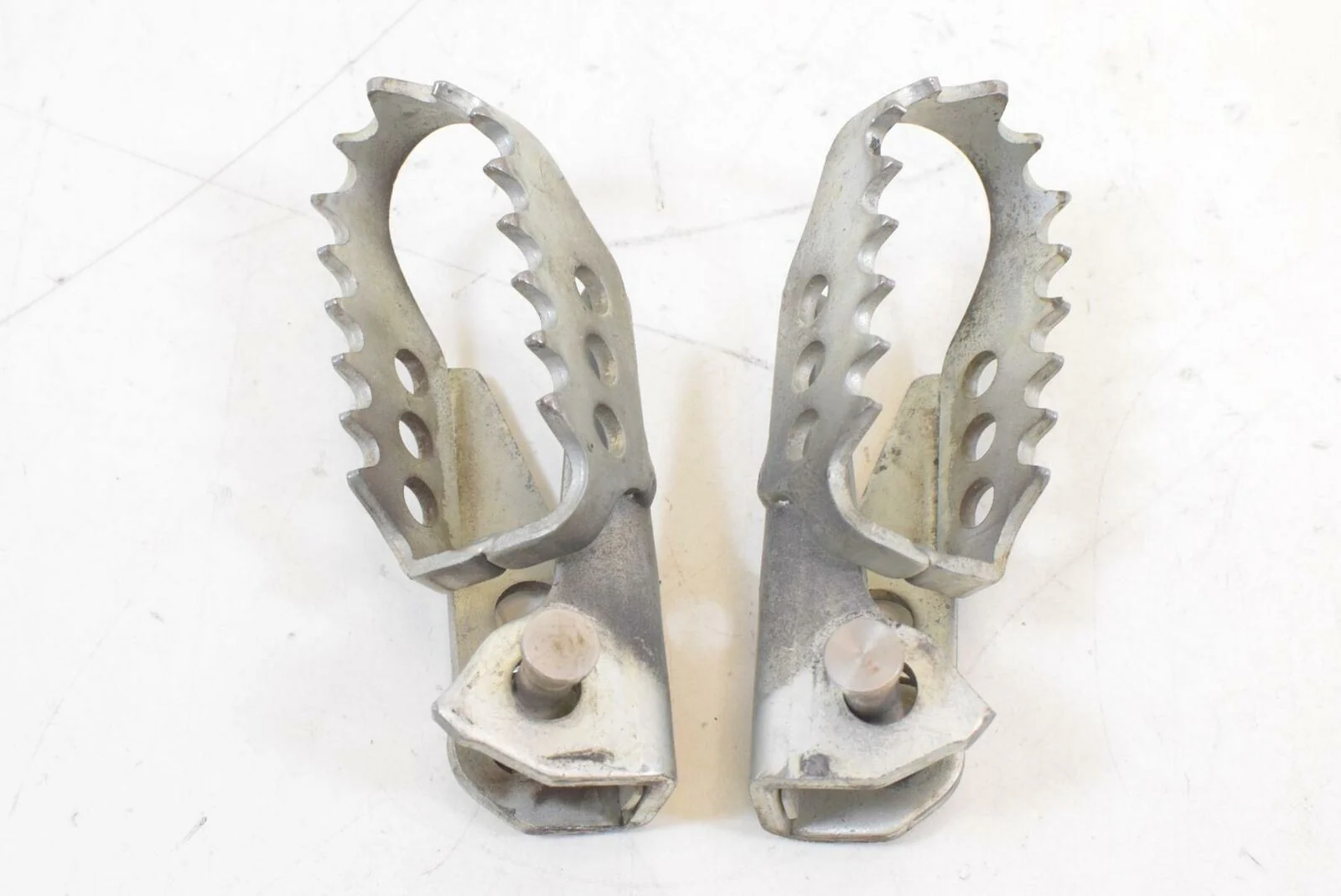 2009 BMW R1200 GS K255 Adv Front Rider Driver Footpeg Set 46717694557 - Image 7